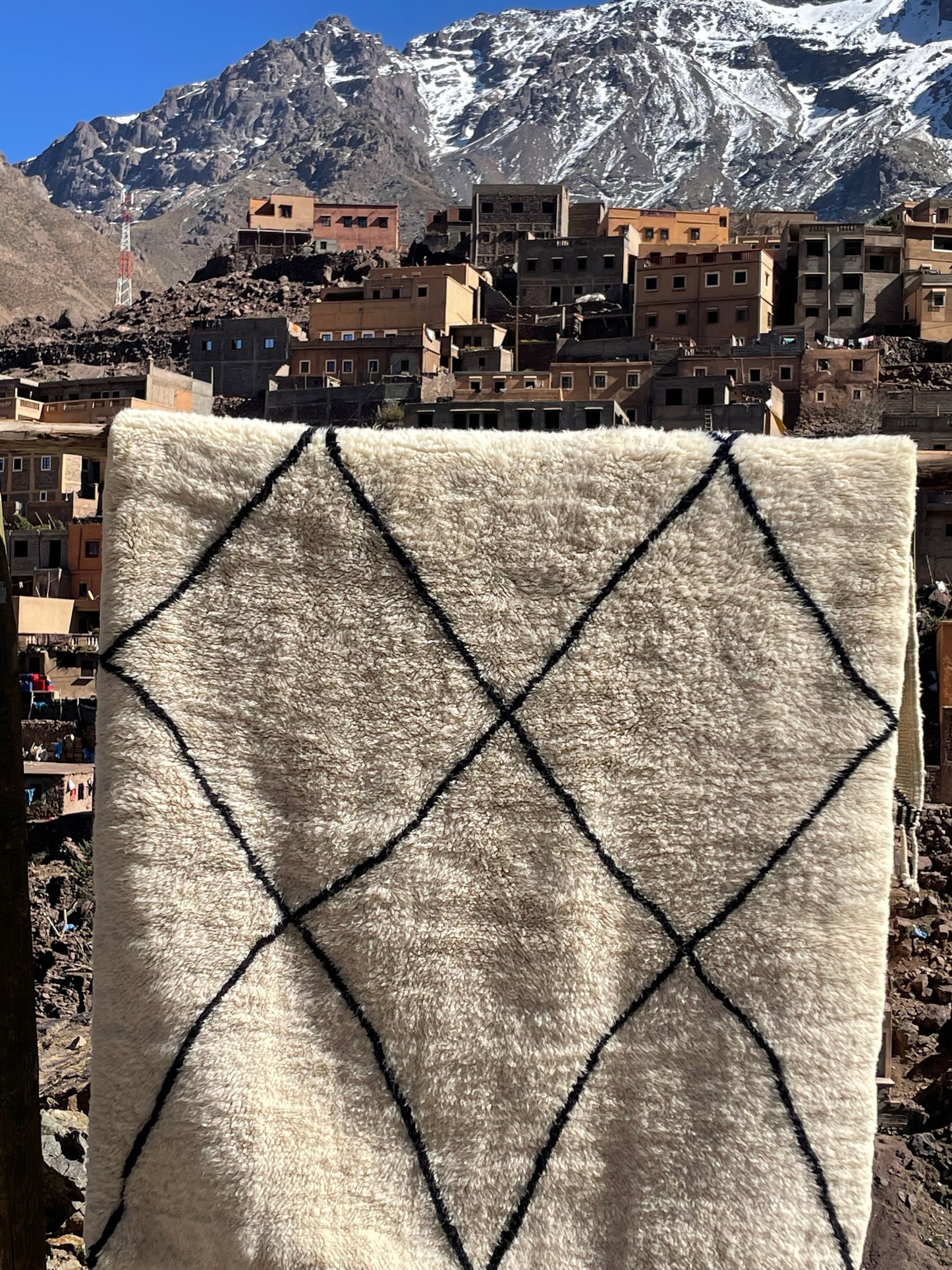 Beni N1 Authentic Moroccan rug, Berber carpet, Genuine Wool rug, Handmade rug, Beni ourain style, Area rug, Tapis berbere, Teppich size is 250x150 centimetre