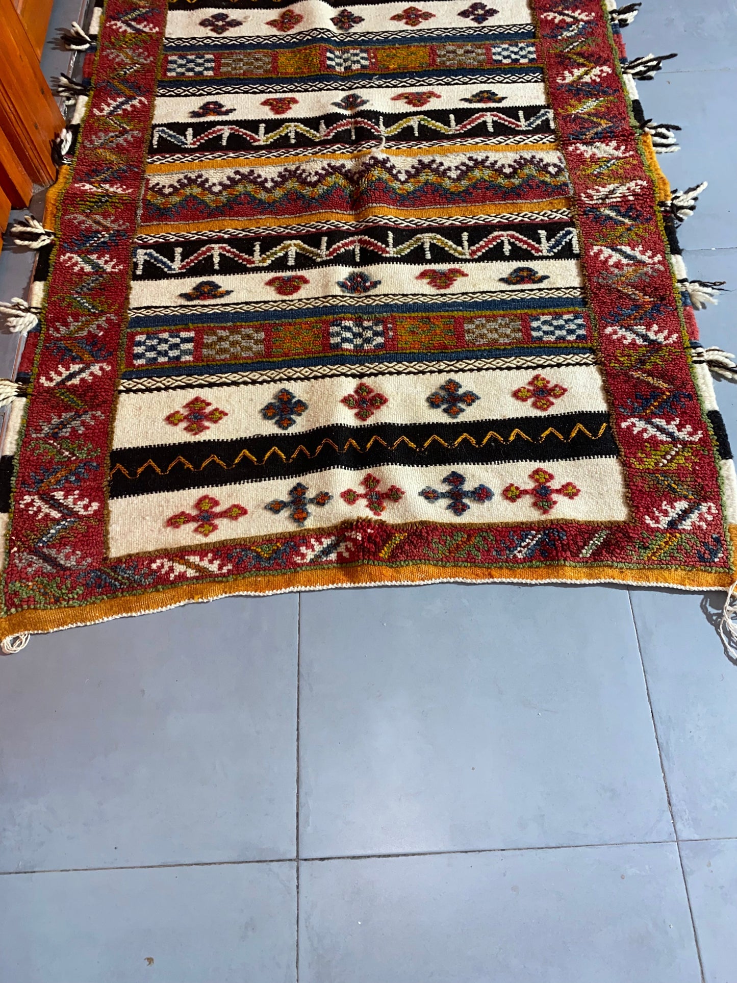 Moroccan Kilim handmade 100%wool berber rugs. size is 205x145 cm