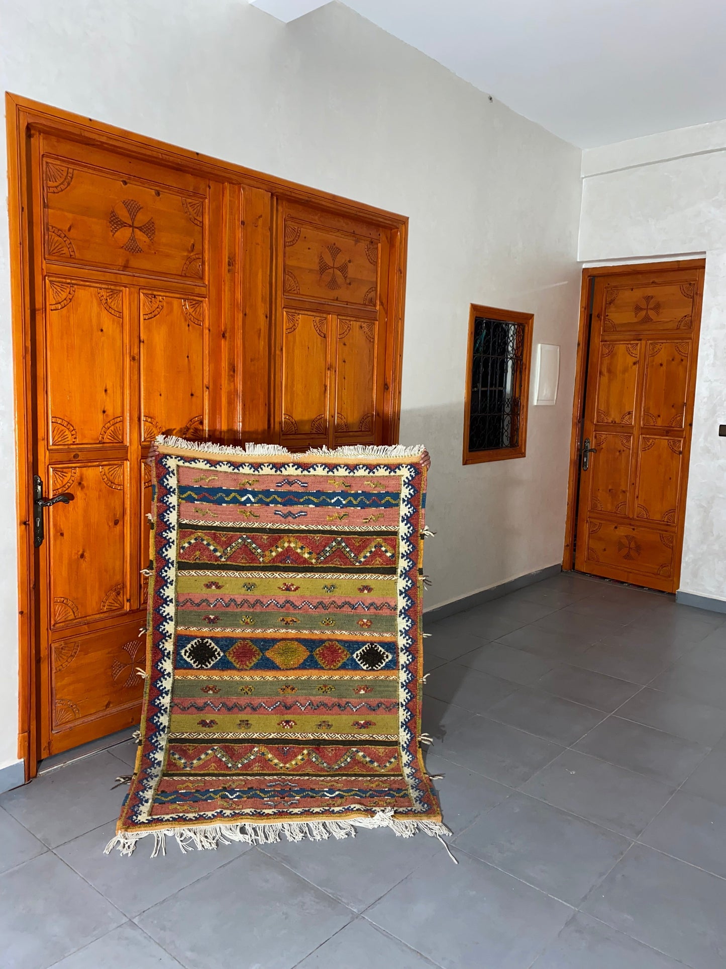 Moroccan Kilim handmade 100%wool berber rugs size is 170x110 cm