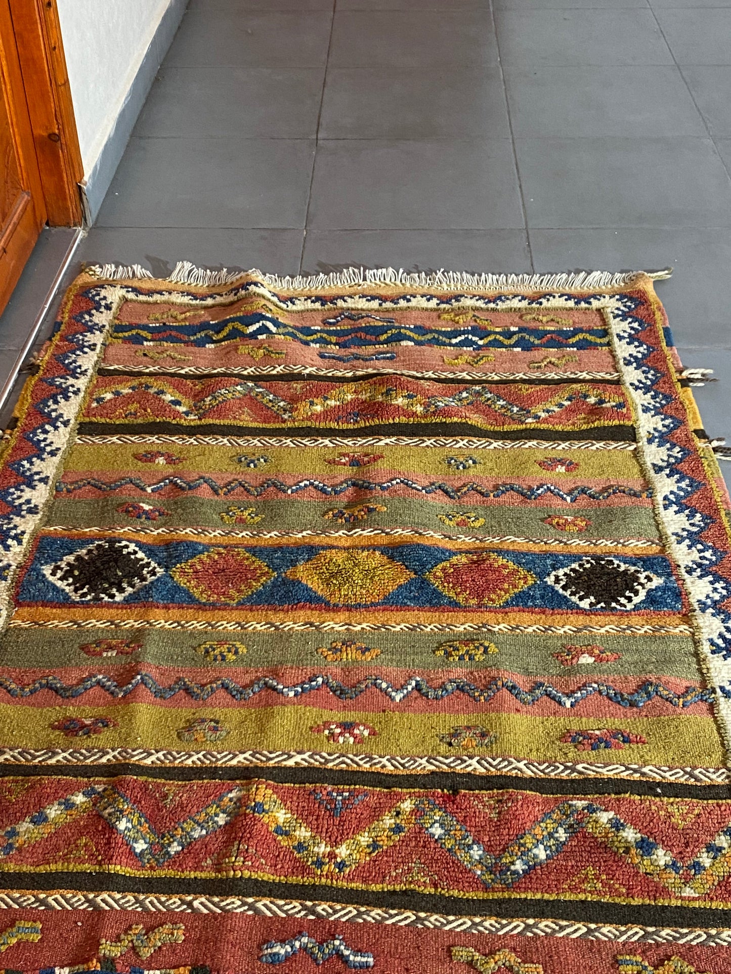 Moroccan Kilim handmade 100%wool berber rugs size is 170x110 cm