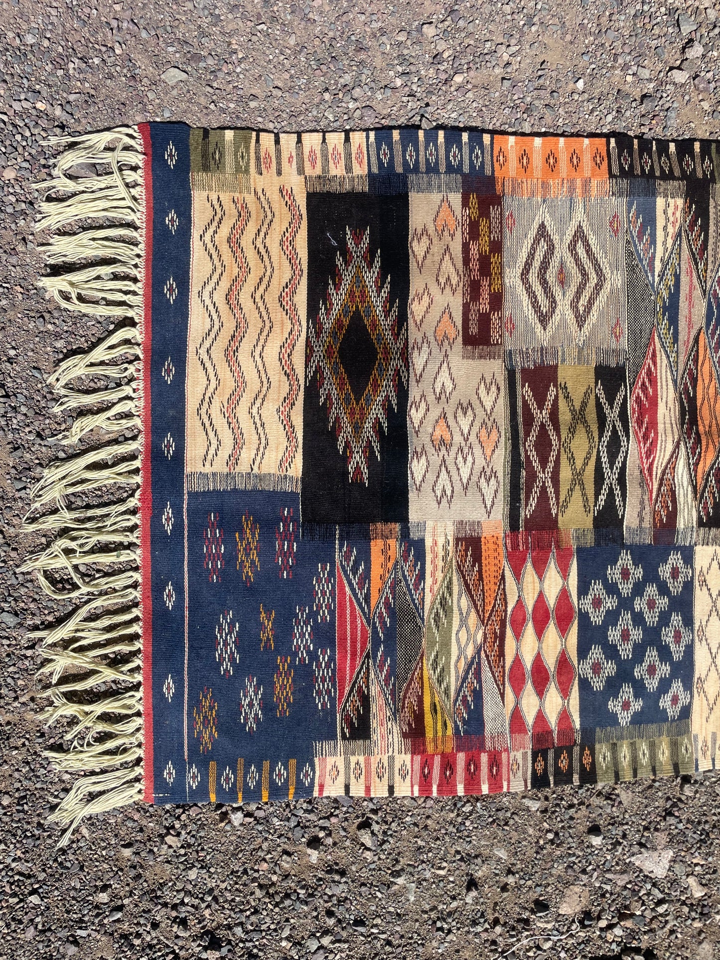 Authentic Moroccan Berber Kilim Rug Picasso Taznakht T63. Handmade tribal rug, expertly woven with traditional craftsmanship 200x120 cm