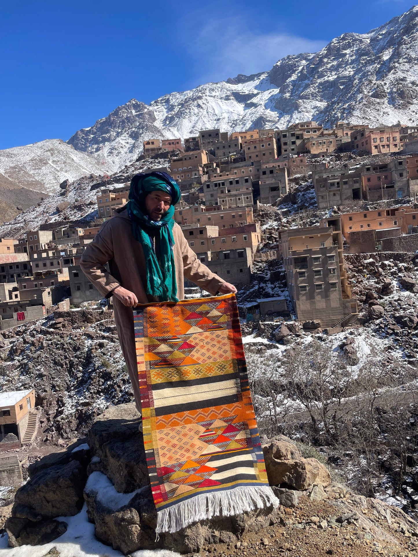 Authentic Moroccan Berber Kilim Rug Picasso Taznakht T63. Handmade tribal rug, expertly woven with traditional craftsmanship 120x060 cm