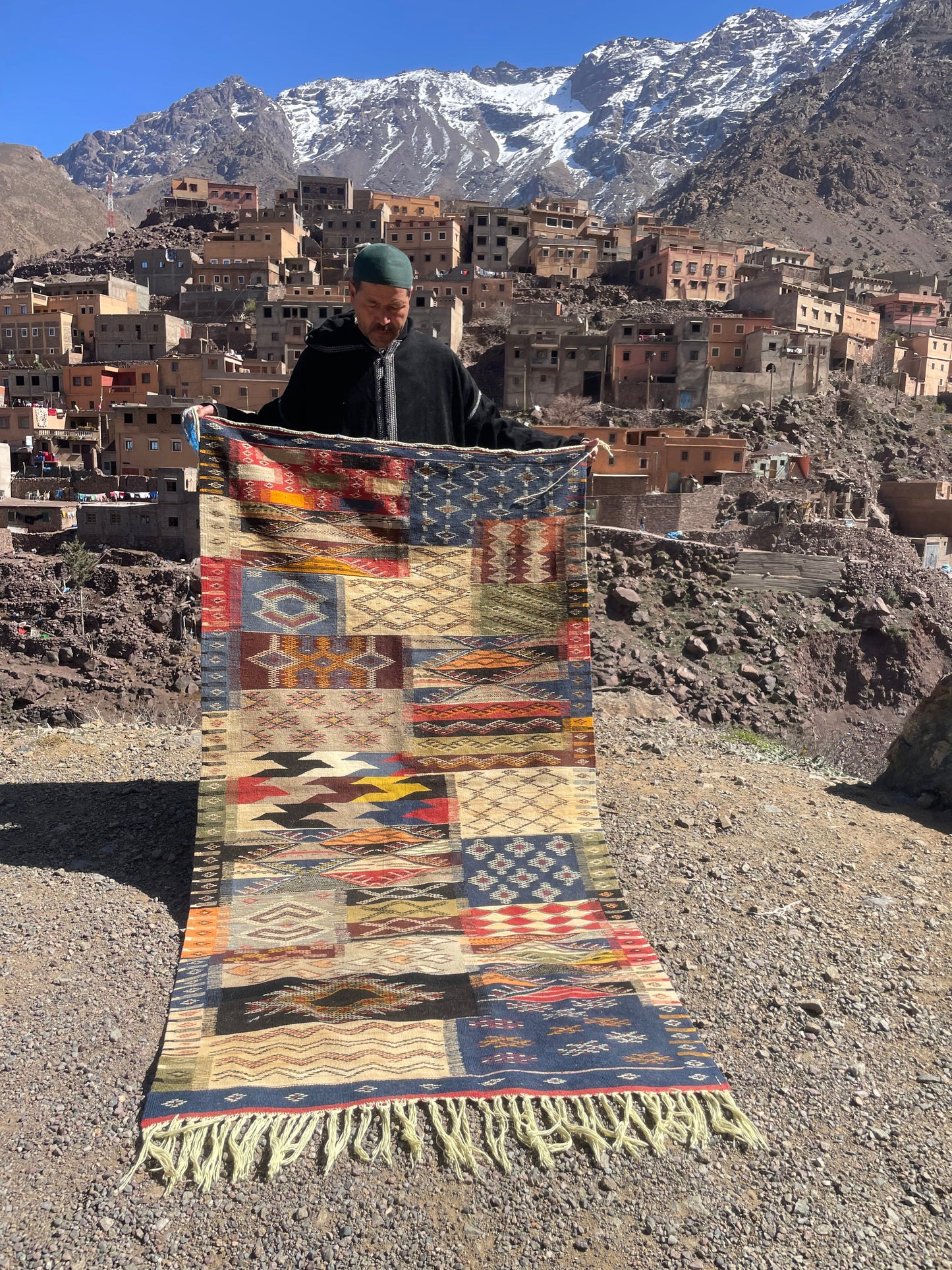 Authentic Moroccan Berber Kilim Rug Picasso Taznakht T63. Handmade tribal rug, expertly woven with traditional craftsmanship 200x120 cm