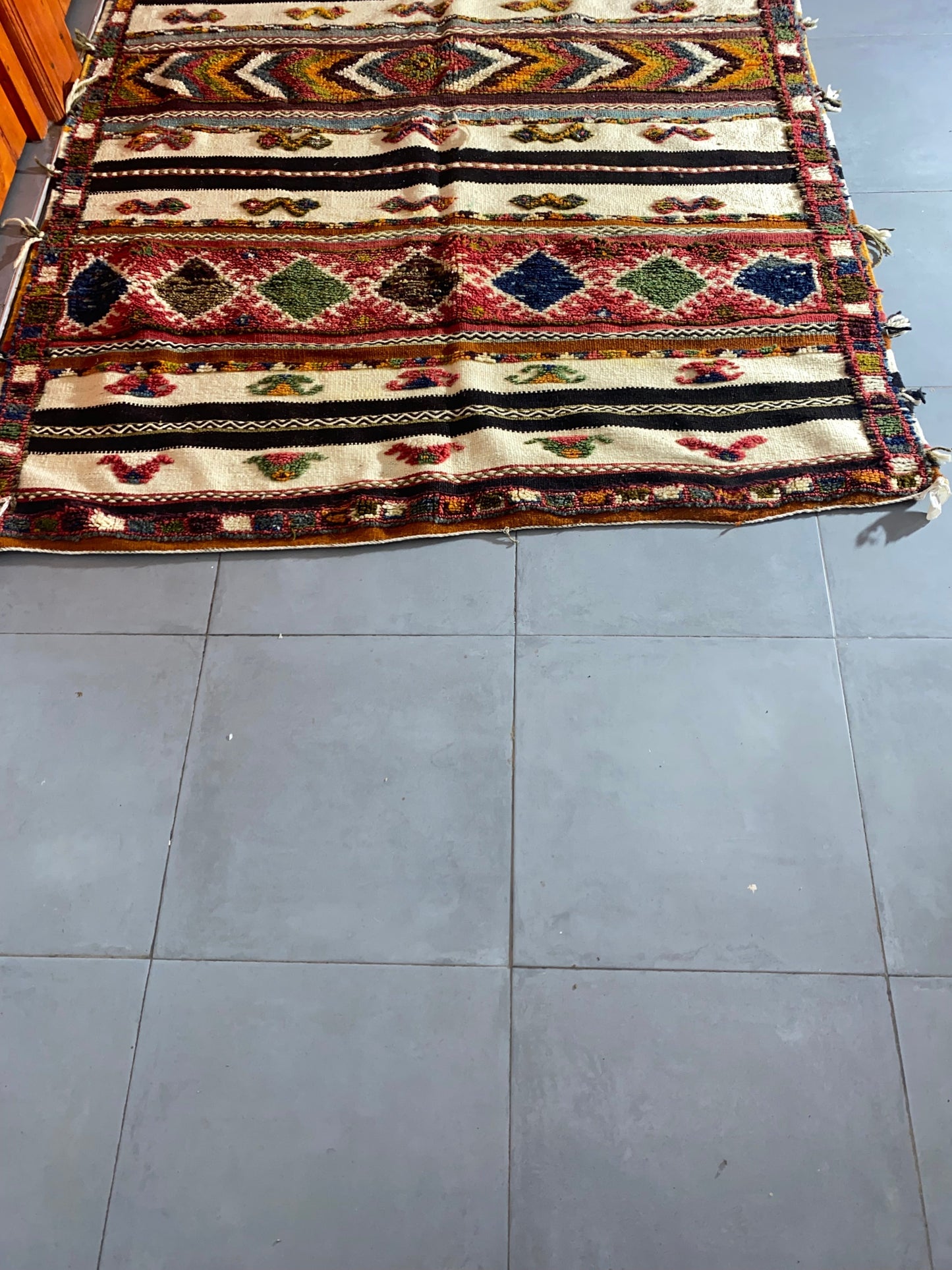 Moroccan Kilim handmade 100%wool berber rugs. size is 208x150 cm