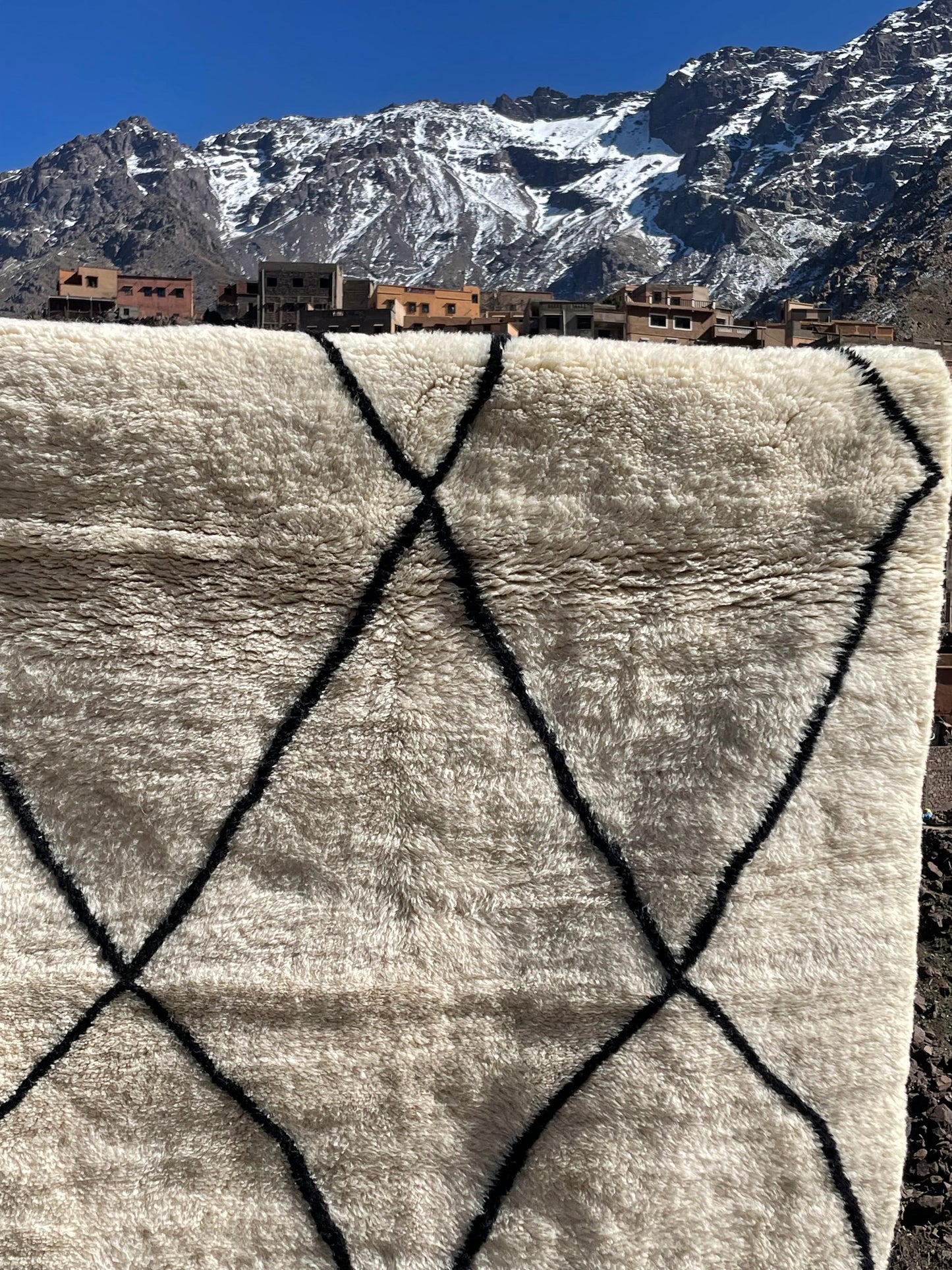 Beni N1 Authentic Moroccan rug, Berber carpet, Genuine Wool rug, Handmade rug, Beni ourain style, Area rug, Tapis berbere, Teppich size is 250x150 centimetre