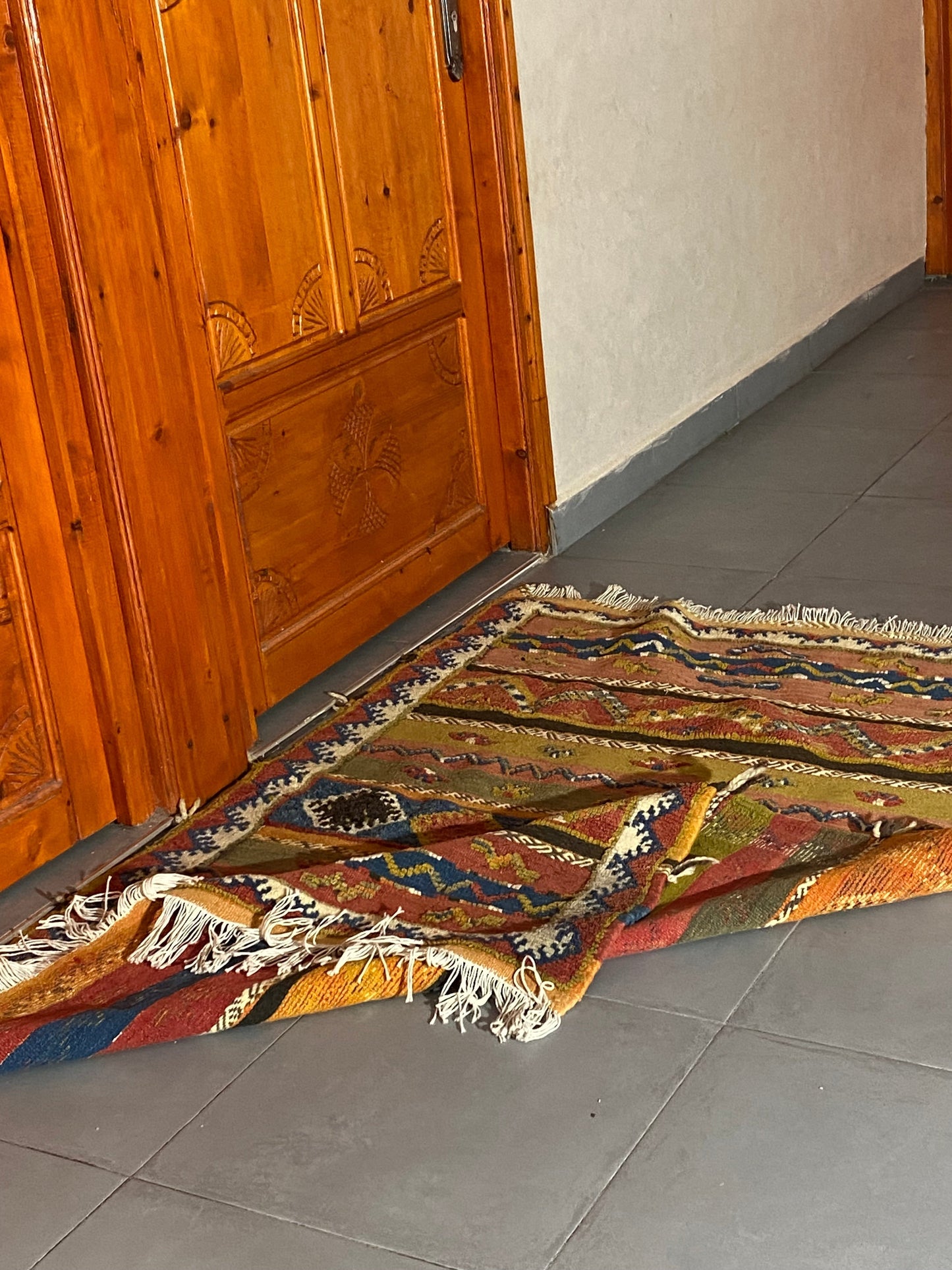 Moroccan Kilim handmade 100%wool berber rugs size is 170x110 cm