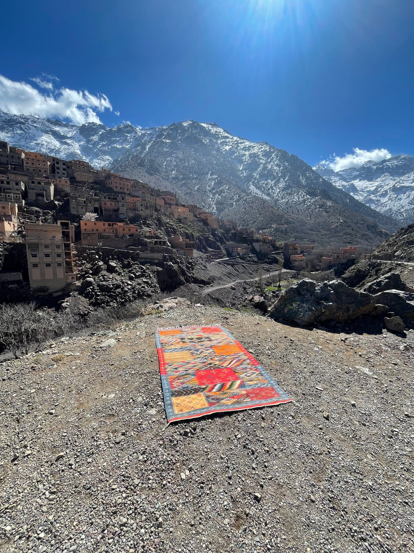 Authentic Moroccan Berber Kilim Rug Picasso Taznakht T63. Handmade tribal rug, expertly woven with traditional craftsmanship 150x100 cm