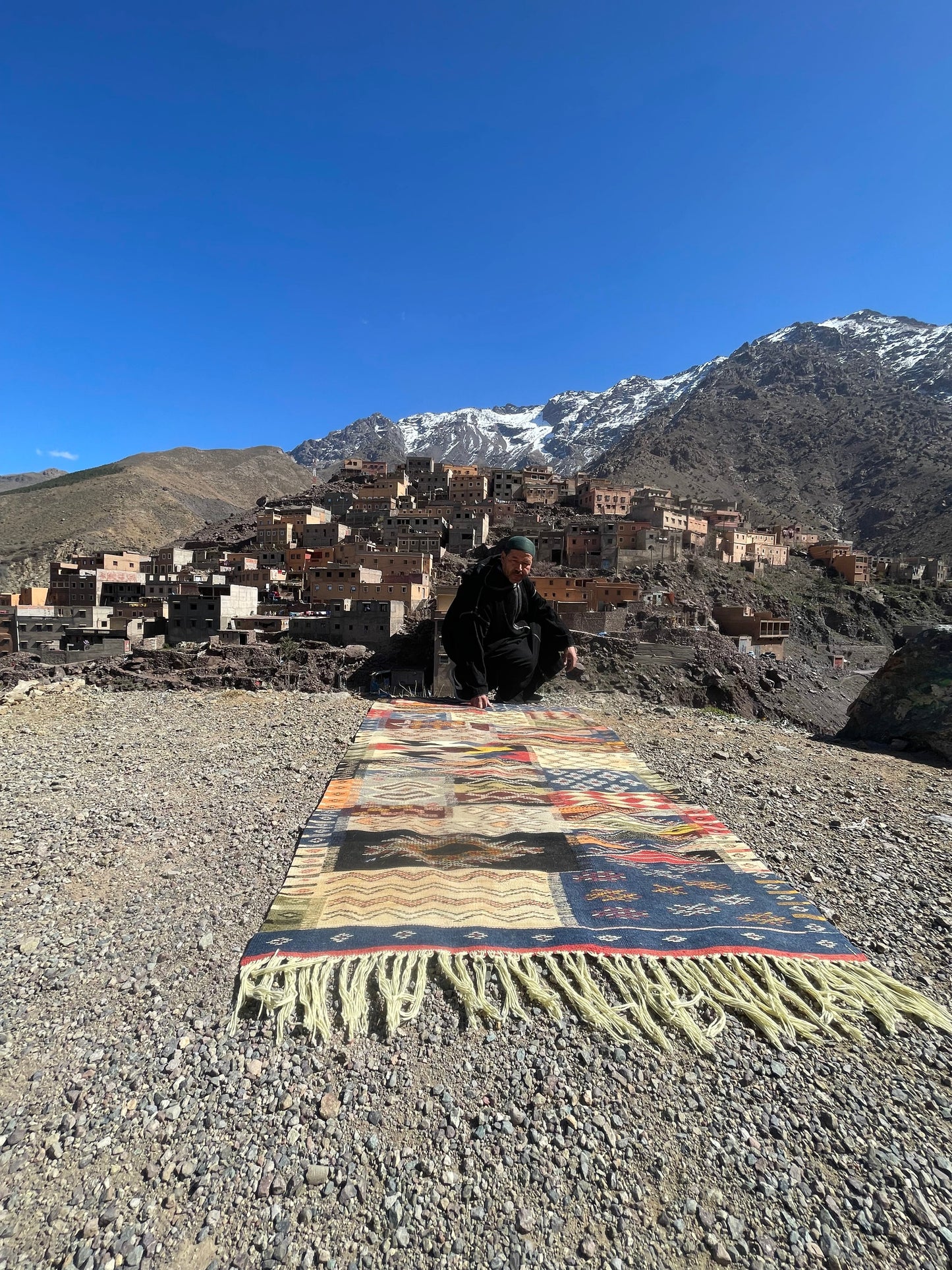 Authentic Moroccan Berber Kilim Rug Picasso Taznakht T63. Handmade tribal rug, expertly woven with traditional craftsmanship 200x120 cm