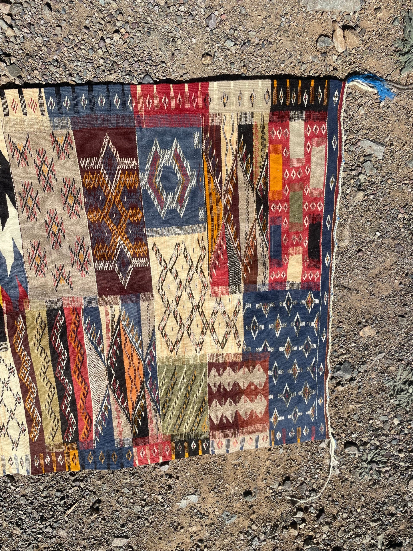 Authentic Moroccan Berber Kilim Rug Picasso Taznakht T63. Handmade tribal rug, expertly woven with traditional craftsmanship 200x120 cm