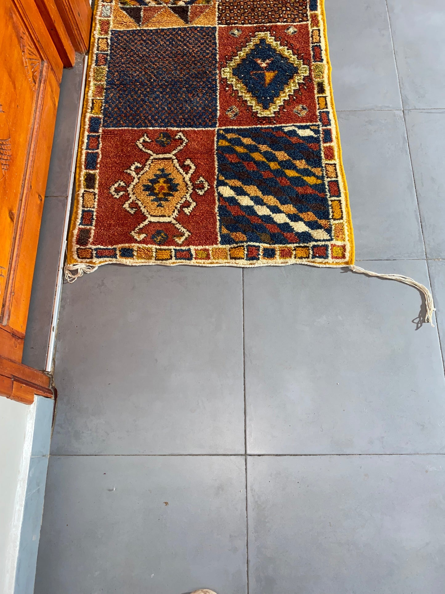 Moroccan  Kilim  handmade 100%wool berber  rugs. size is 135x070 cm