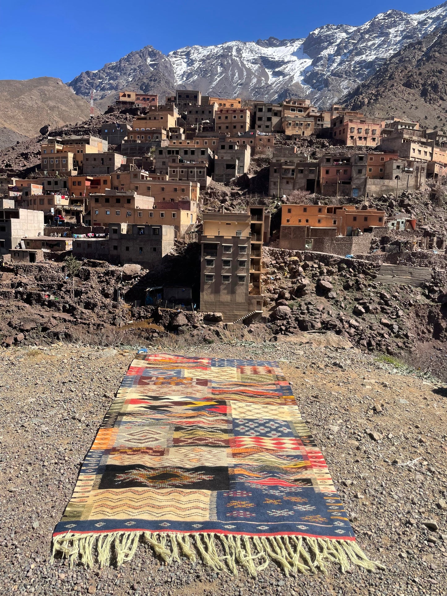 Authentic Moroccan Berber Kilim Rug Picasso Taznakht T63. Handmade tribal rug, expertly woven with traditional craftsmanship 200x120 cm