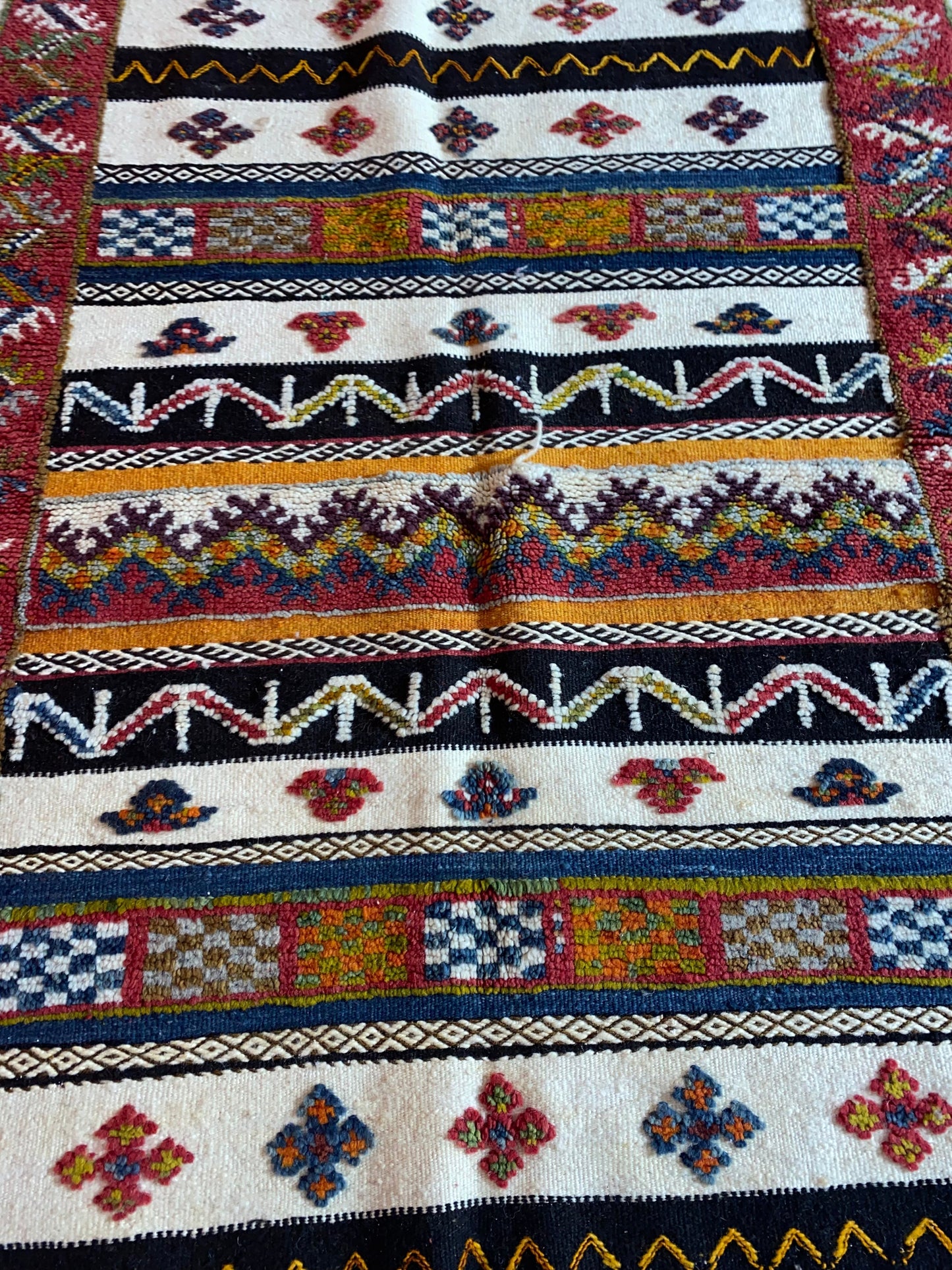 Moroccan Kilim handmade 100%wool berber rugs. size is 205x145 cm