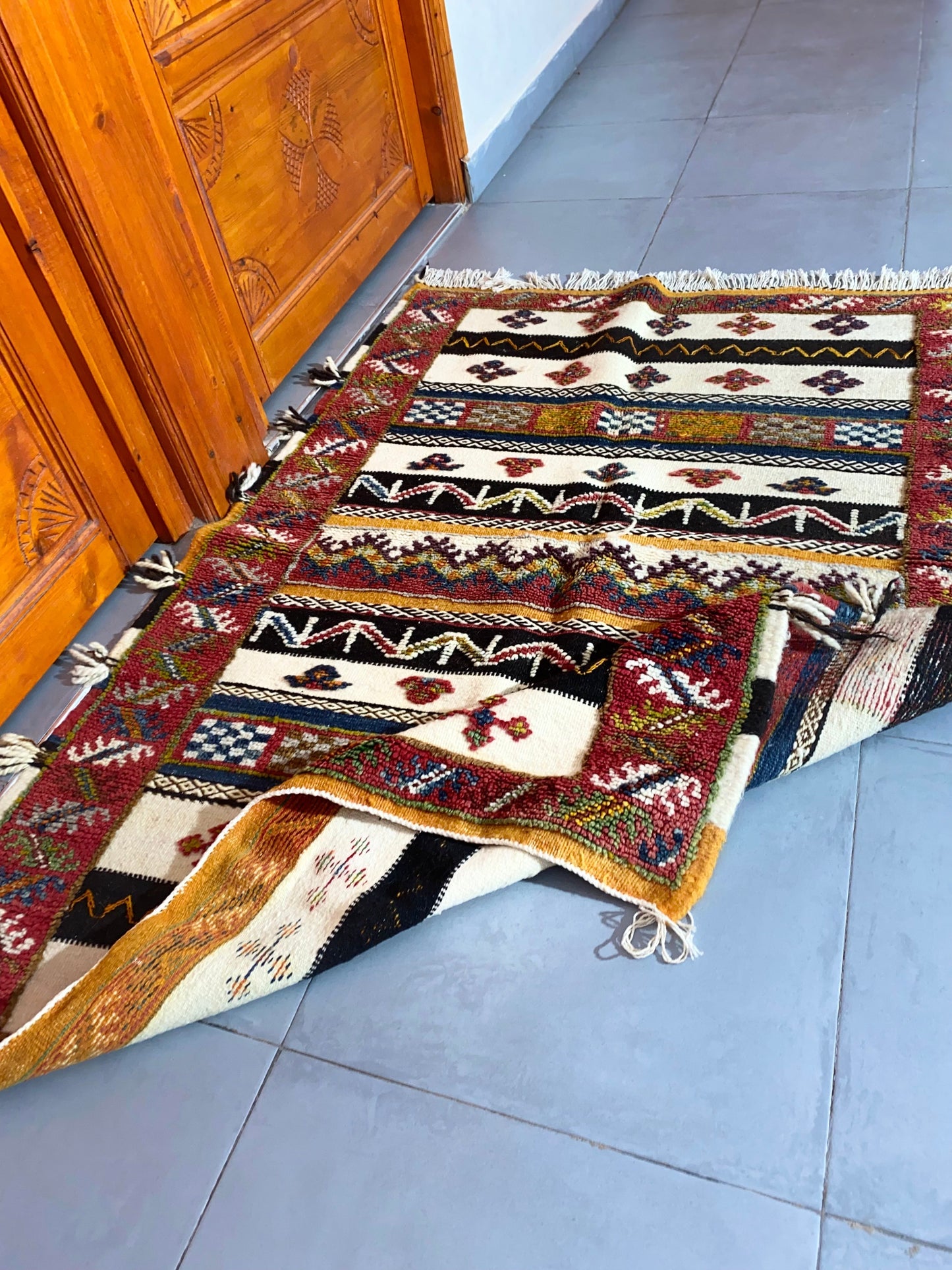 Moroccan Kilim handmade 100%wool berber rugs. size is 205x145 cm