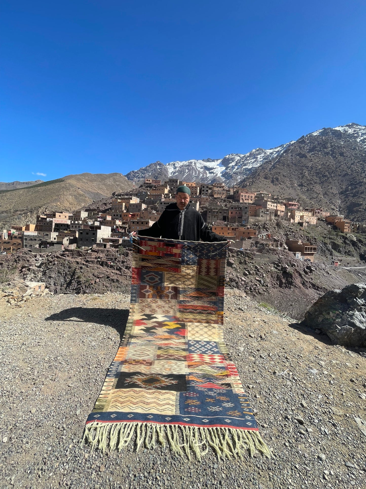 Authentic Moroccan Berber Kilim Rug Picasso Taznakht T63. Handmade tribal rug, expertly woven with traditional craftsmanship 200x120 cm
