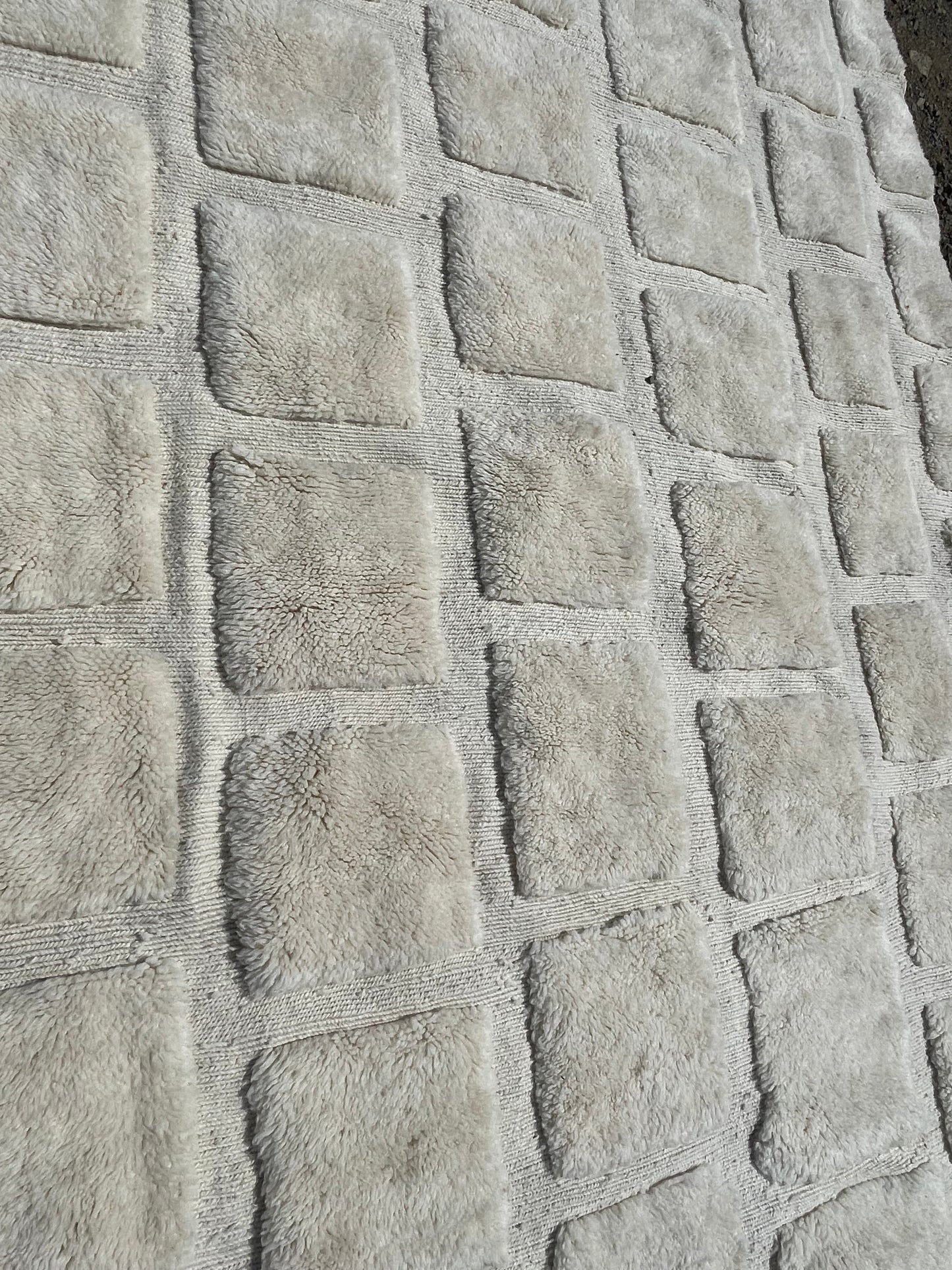 Handmade Beni Ourain Rug –  Minimalist & Boho Chic Vintage Beni Ourain Rug –  available to ship size is 10x7 feet.   300x200 cm
