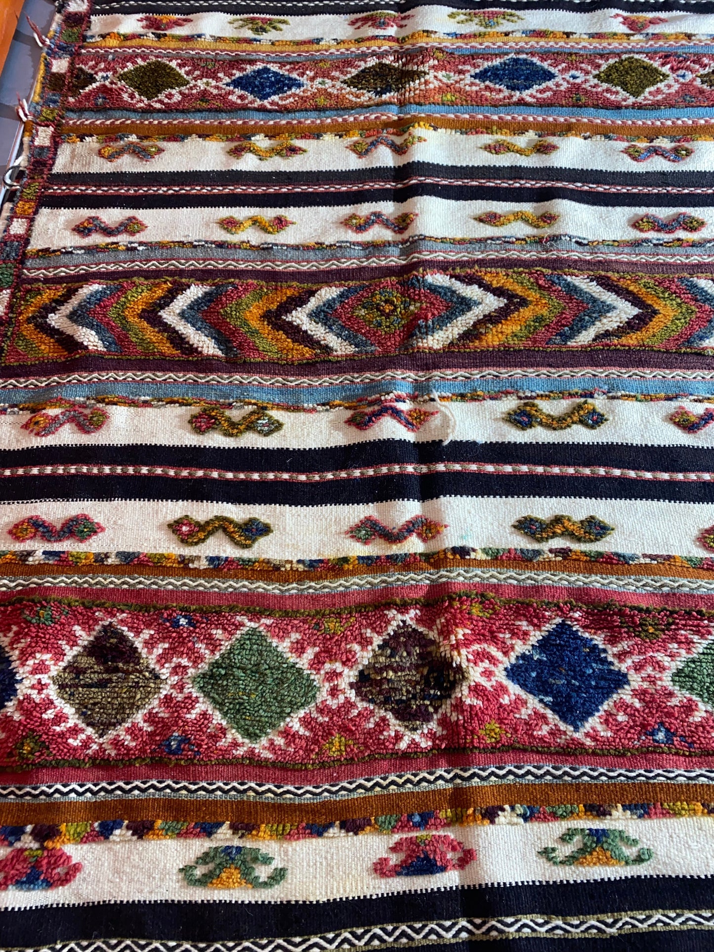 Moroccan Kilim handmade 100%wool berber rugs. size is 208x150 cm