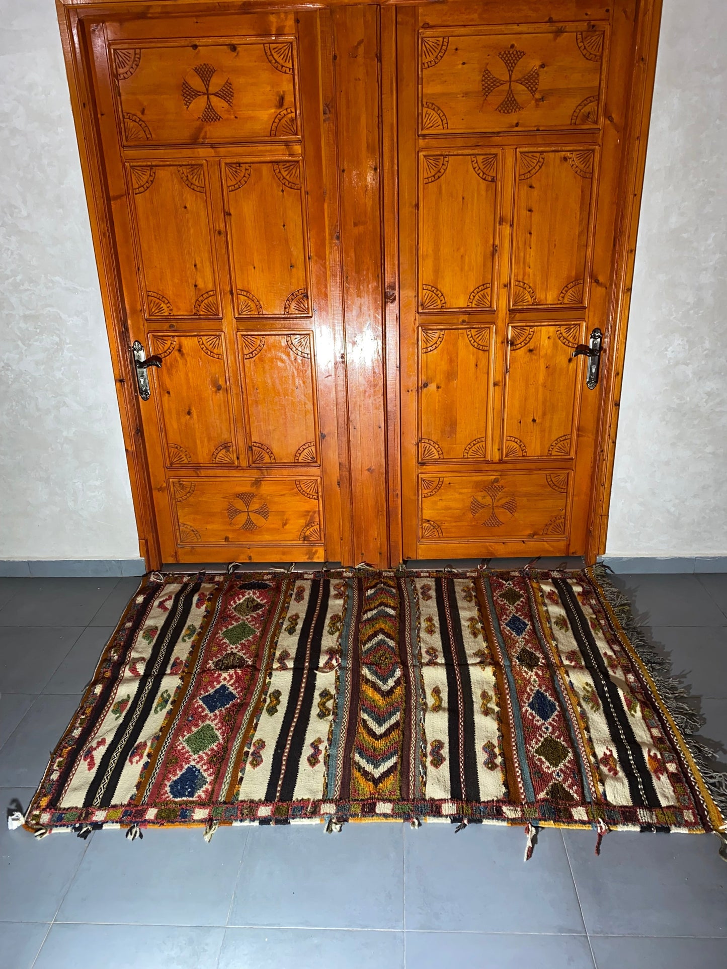 Moroccan Kilim handmade 100%wool berber rugs. size is 208x150 cm
