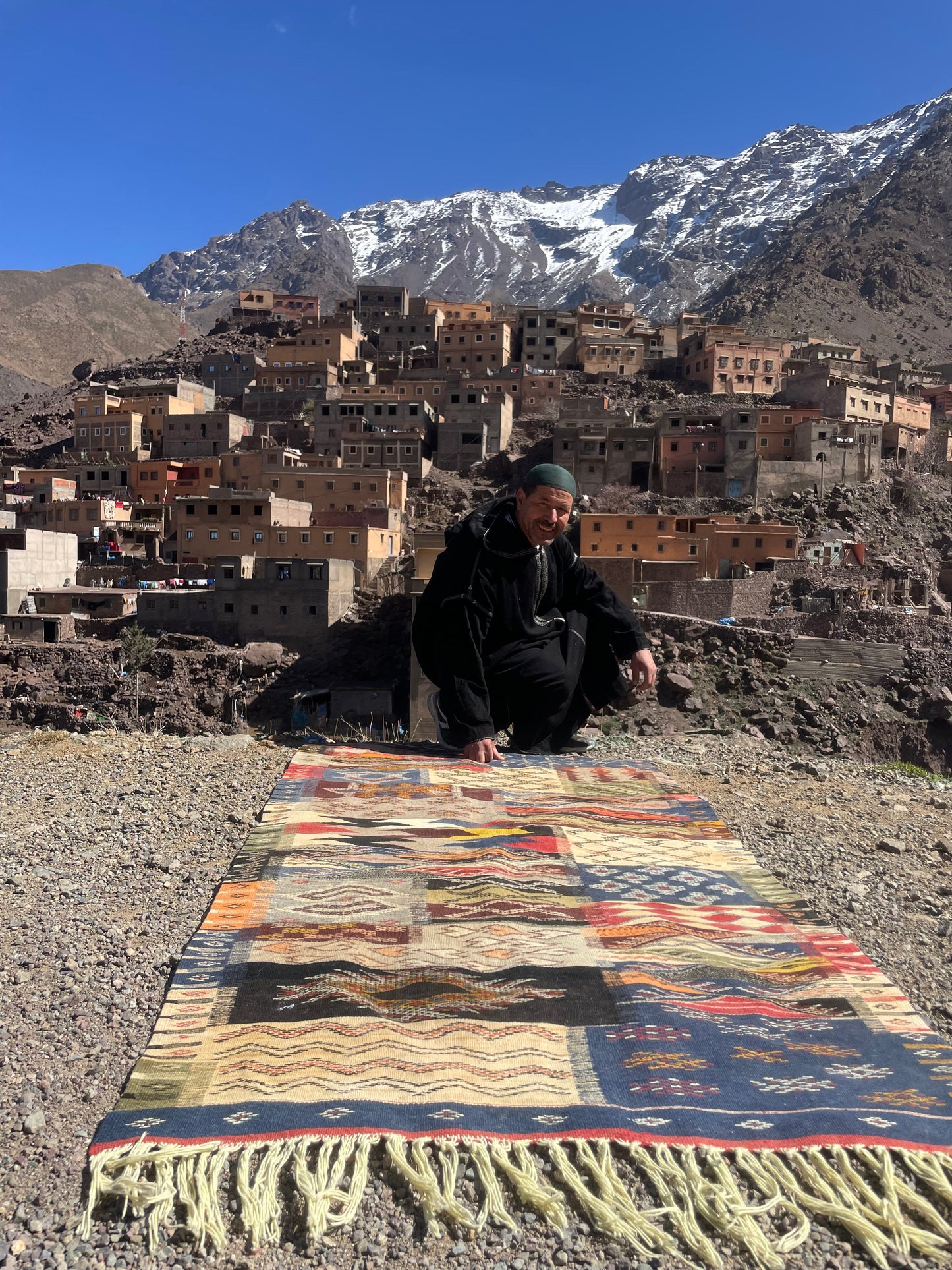 Authentic Moroccan Berber Kilim Rug Picasso Taznakht T63. Handmade tribal rug, expertly woven with traditional craftsmanship 200x120 cm