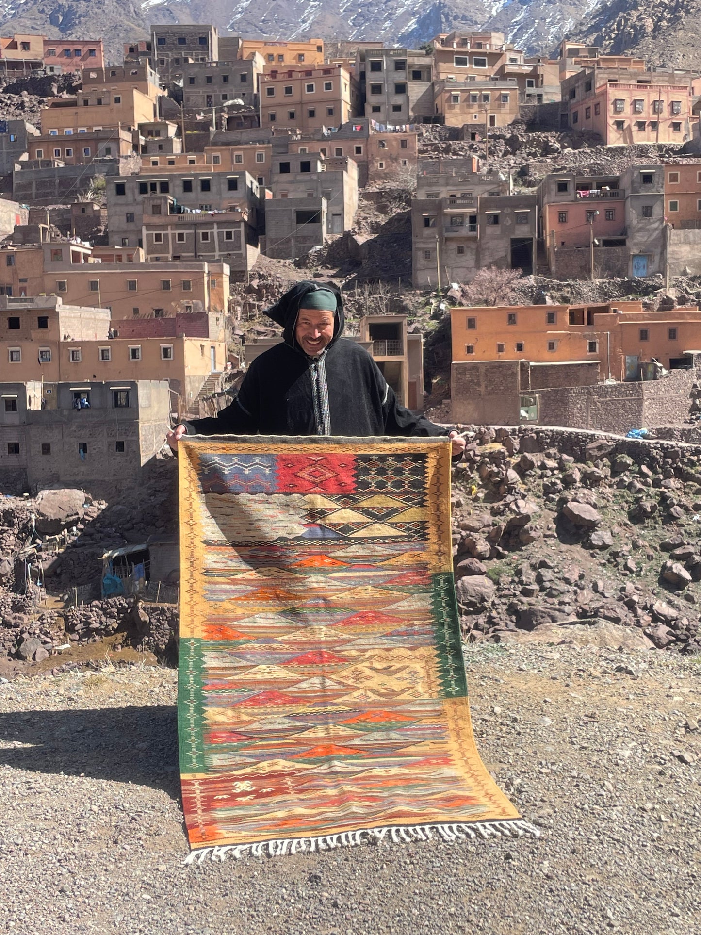 Authentic Moroccan Berber Kilim Rug Picasso Taznakht T63. Handmade tribal rug, expertly woven with traditional craftsmanship 150x100 cm