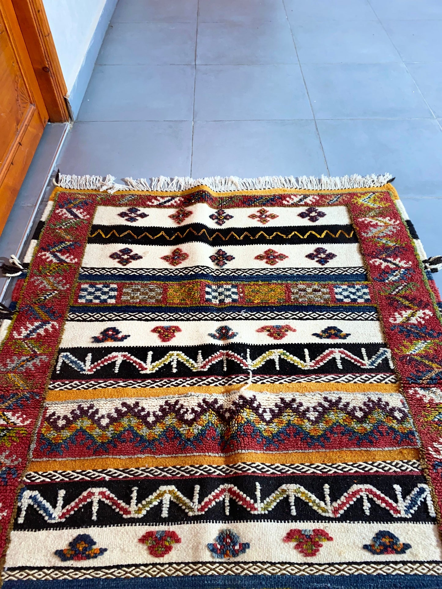 Moroccan Kilim handmade 100%wool berber rugs. size is 205x145 cm