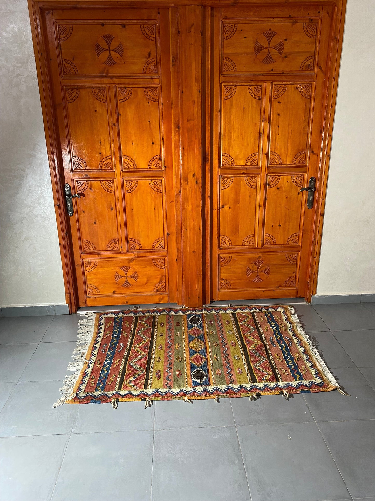 Moroccan Kilim handmade 100%wool berber rugs size is 170x110 cm