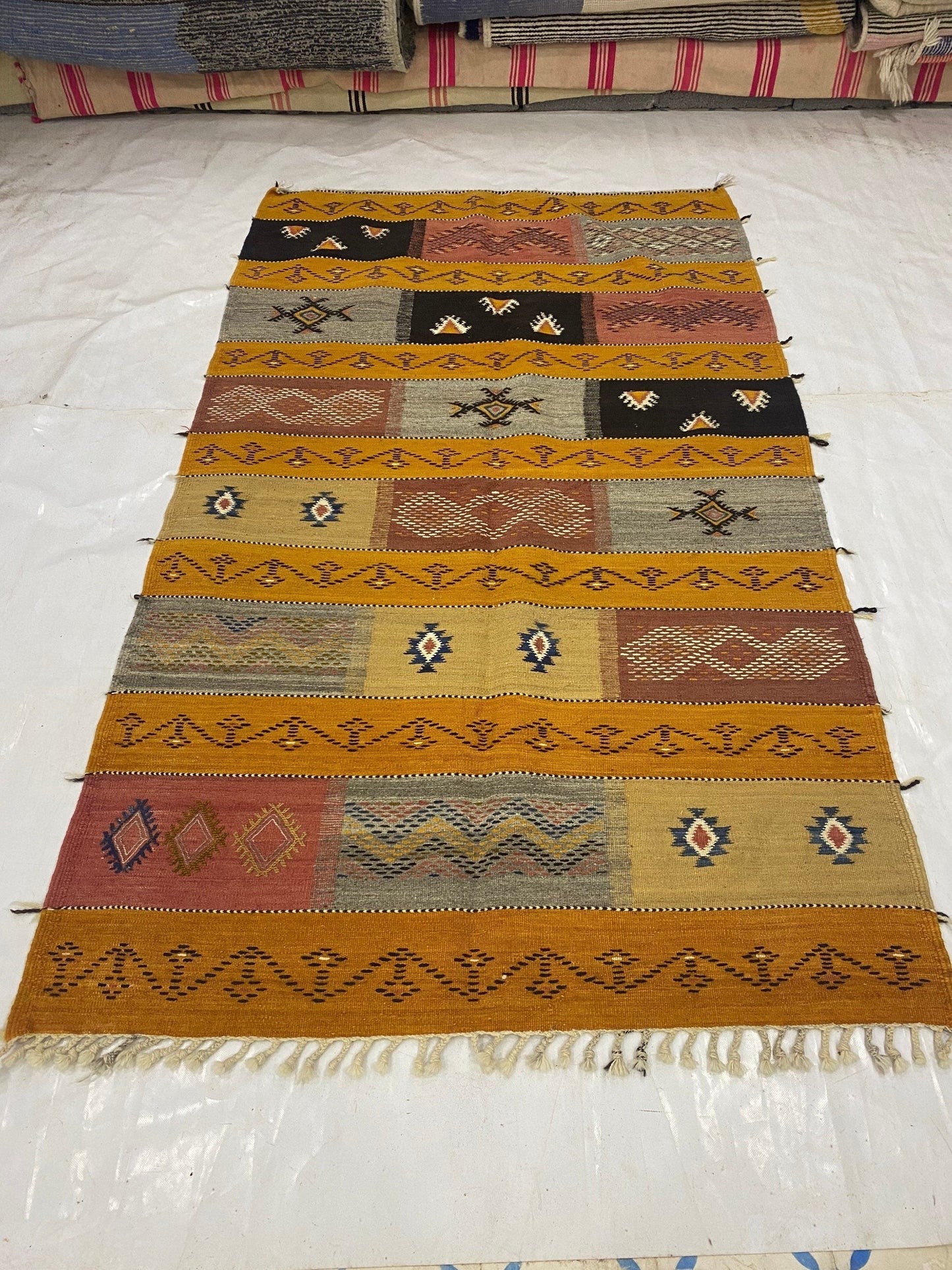 Moroccan carpet Berber rug handmade carpet’s woman’s woven rugs %wool handcrafted. Size 220x230 cm