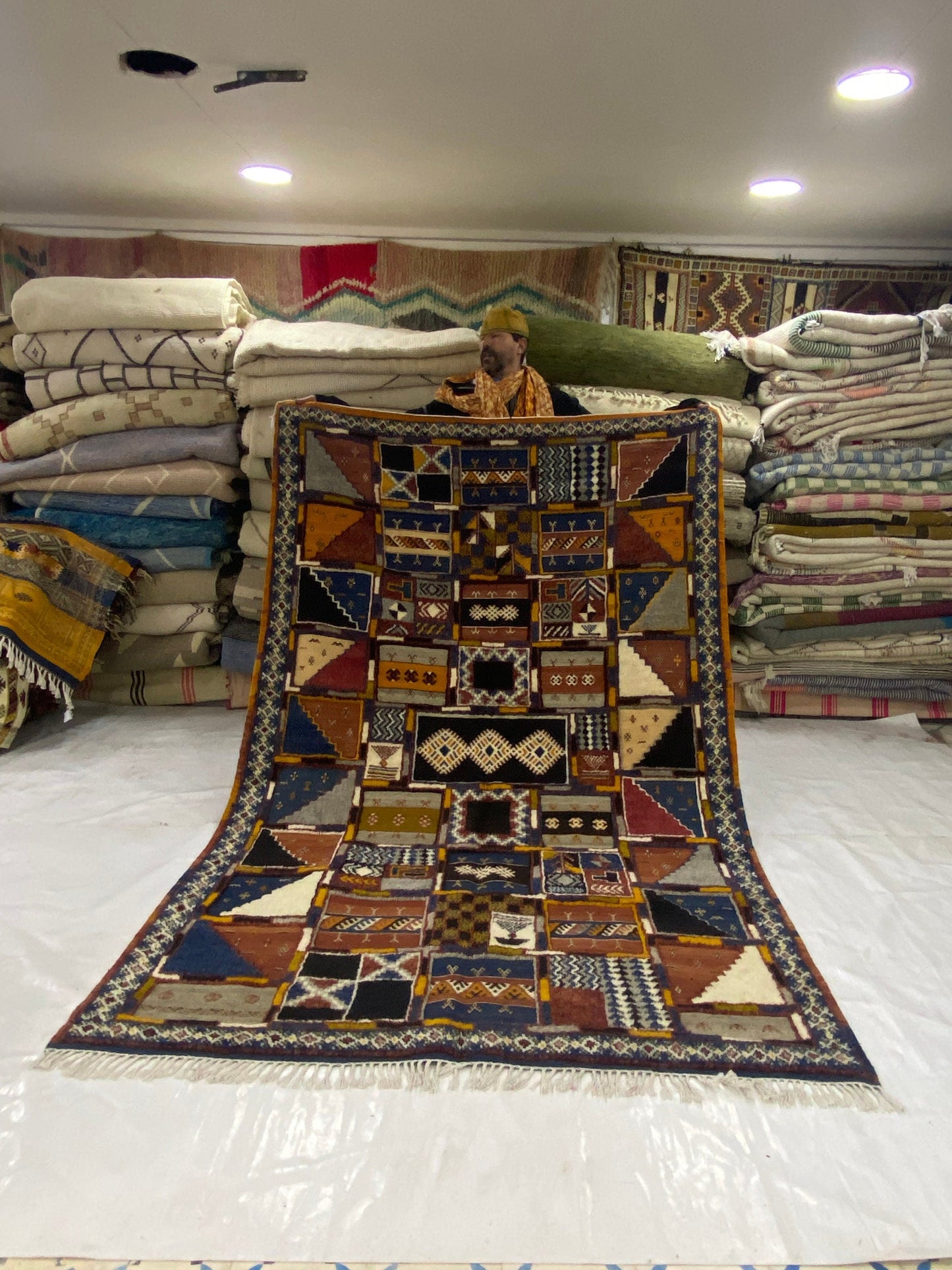 Moroccan carpet Berber rug handmade carpet’s woman’s woven rugs %wool handcrafted. Size 260x160 cm