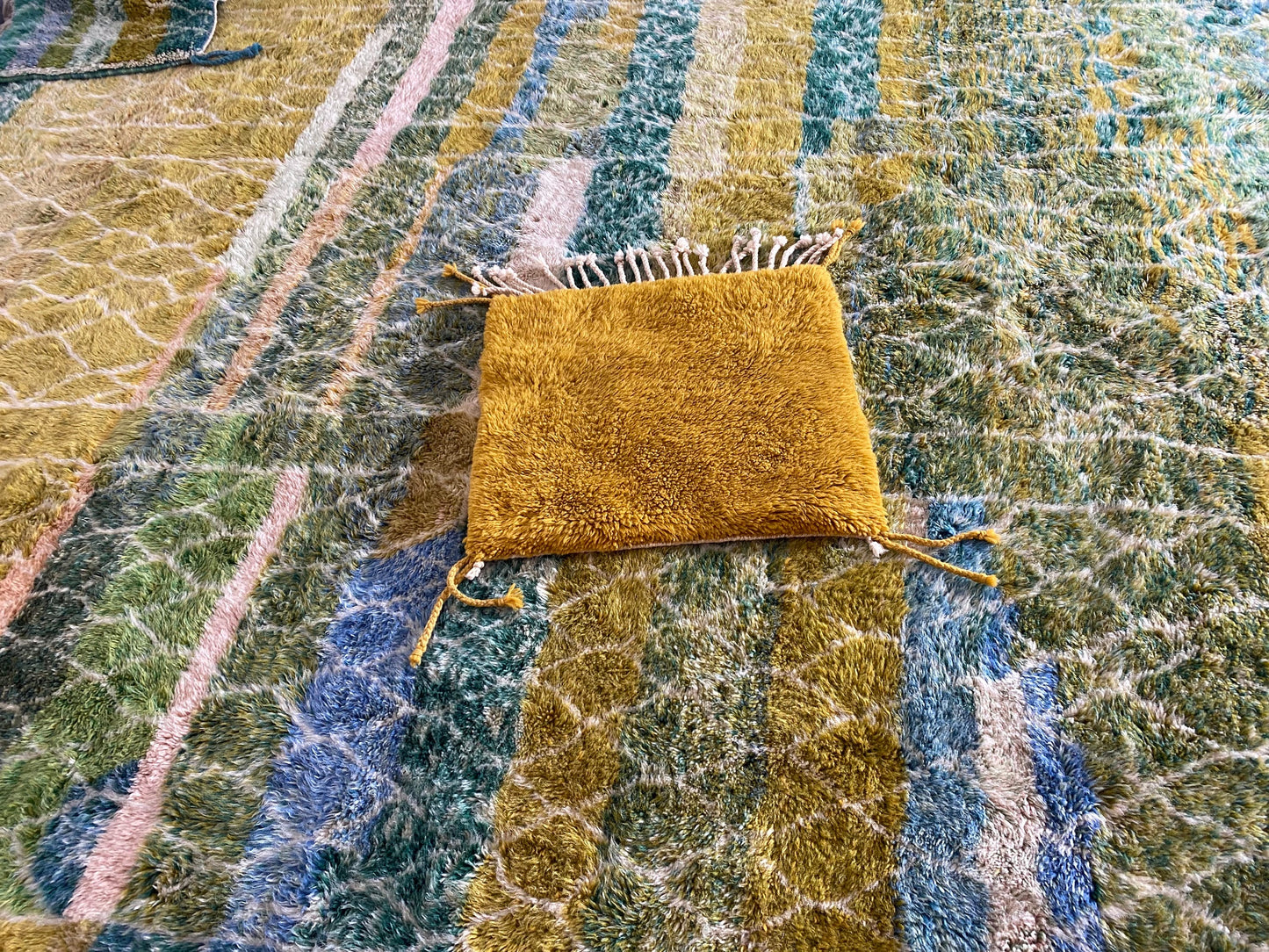 Moroccan rugs, Moroccan carpets, handmade rugs, authentic rugs, intricate patterns, vibrant colors  cm160x99 cm