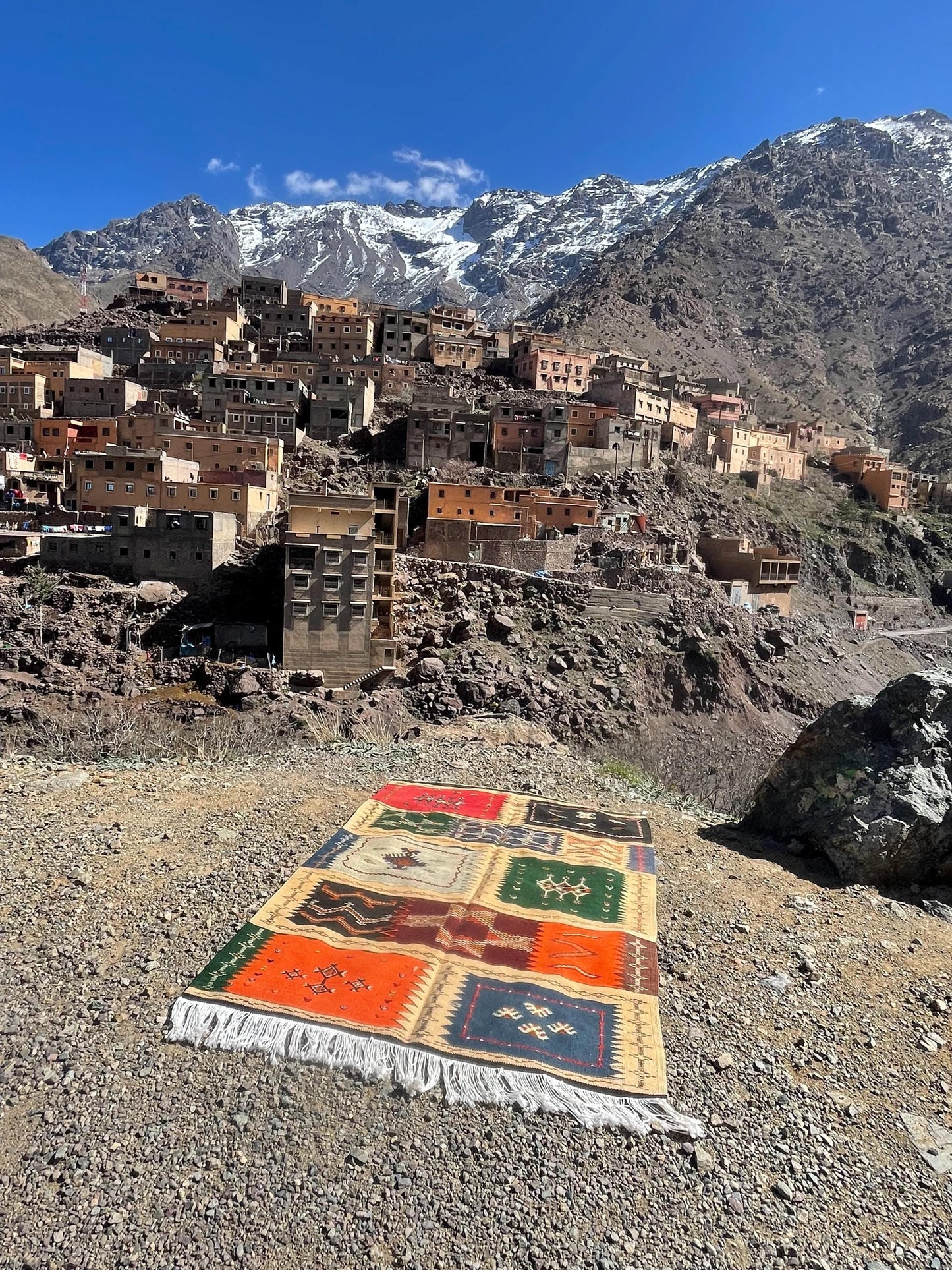 Authentic Moroccan Berber Kilim Rug Picasso Taznakht T63. Handmade tribal rug, expertly woven with traditional craftsmanship 150x100 cm