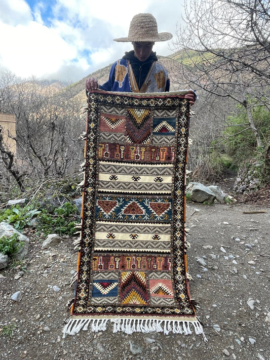 Morocco rugs, vintage handmade wool, this rug online, for sell, Available to ship, 100% wool, Size is 150x60 cm