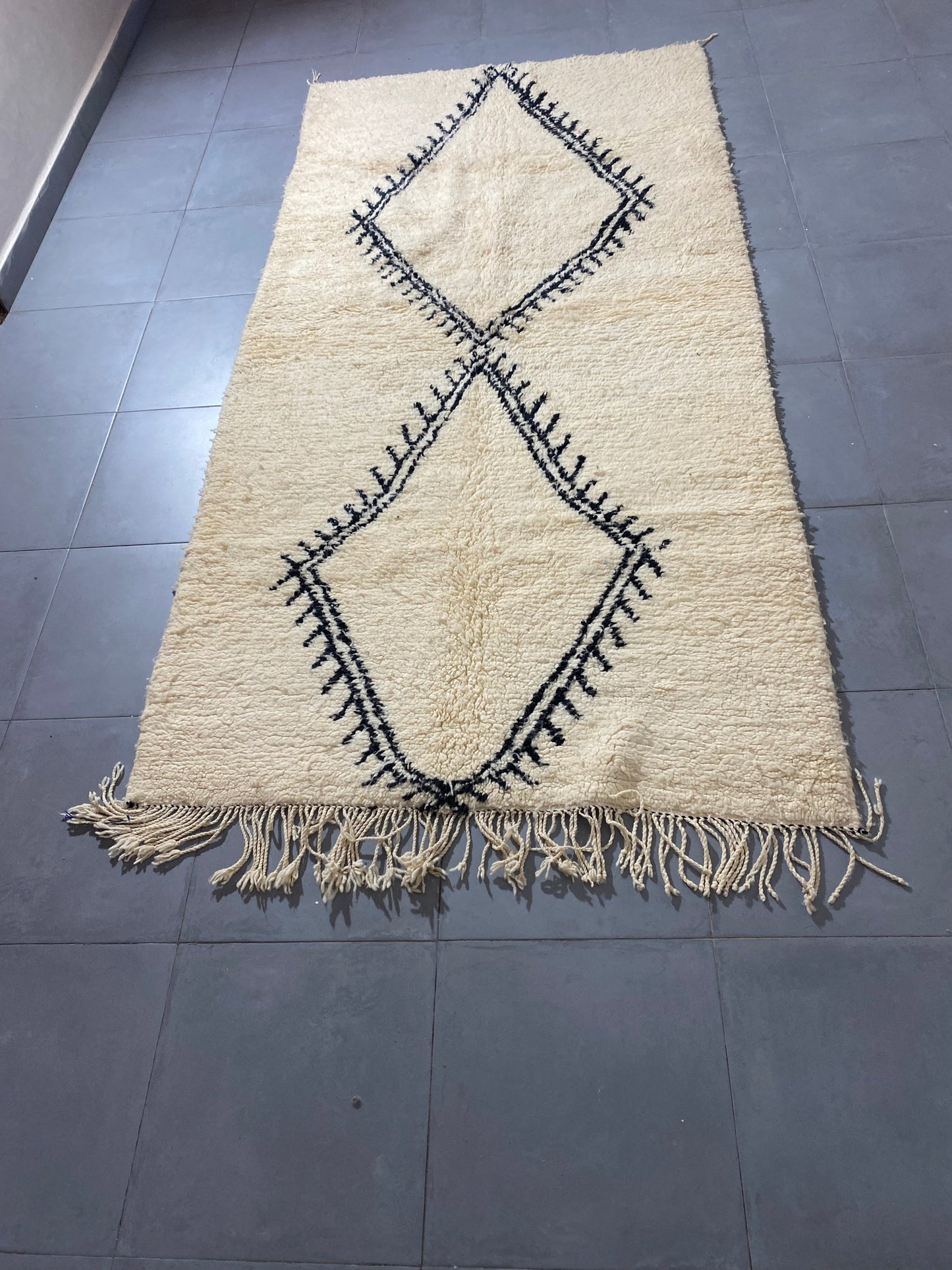 Azilal Carpets are traditional handwoven rugs  rugs handmade hand woven rugs	 hand knotted wool rugrugs vintage size is 230x150 cm