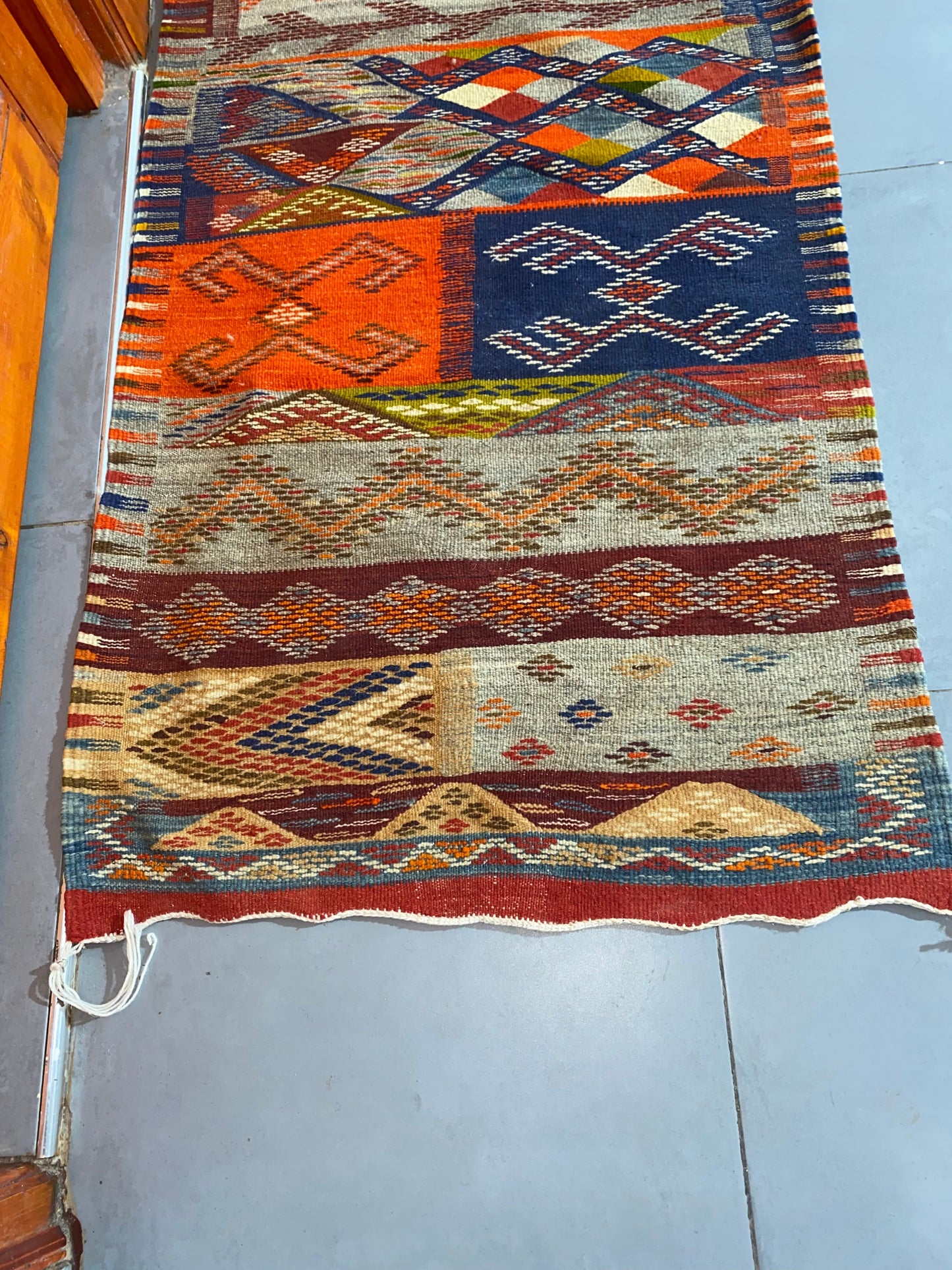 Moroccan  Kilim  handmade 100%wool berber  rugs. size is 165x063 cm