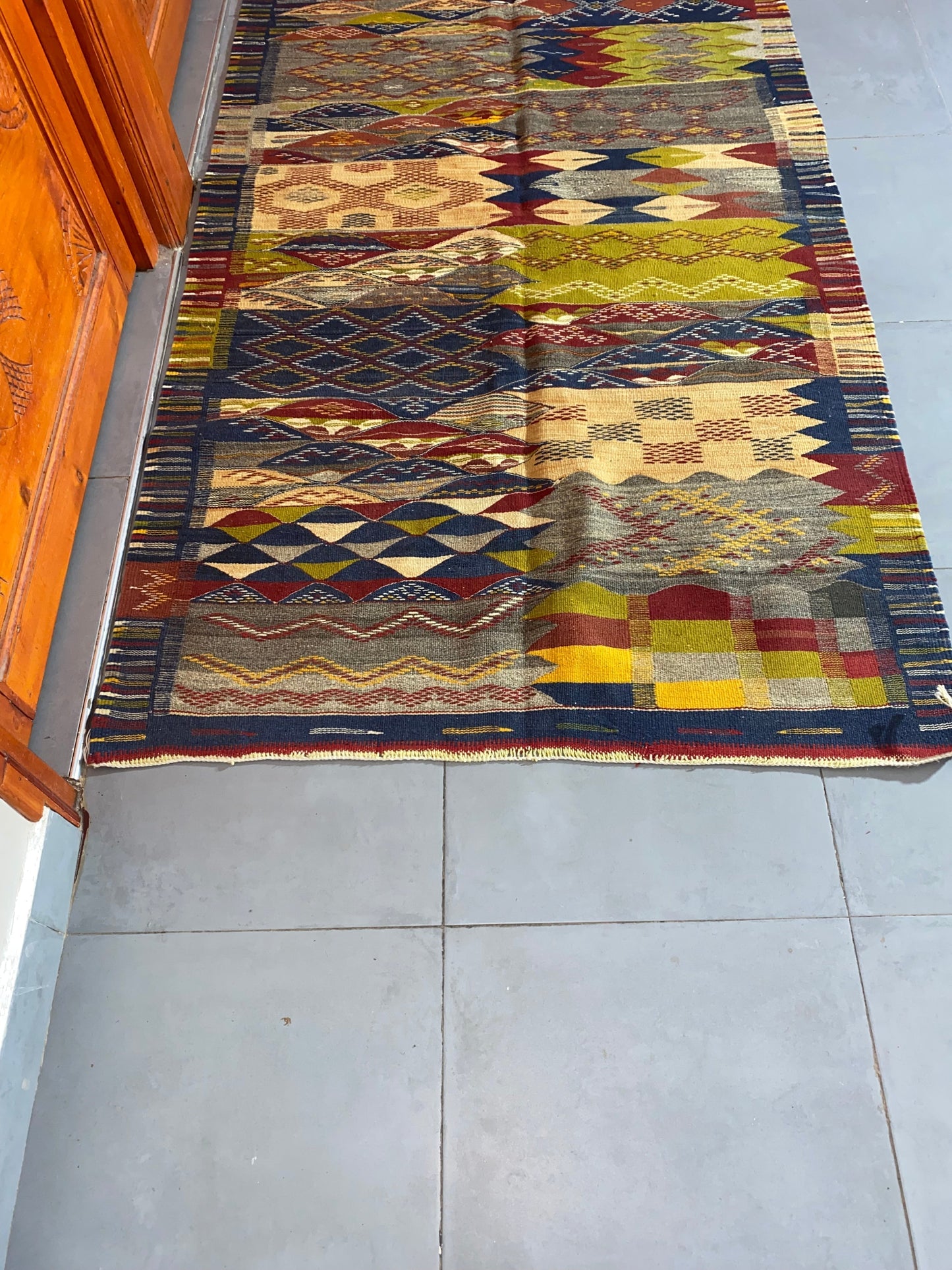 Moroccan  Kilim  handmade 100%wool berber  rugs size is 210x110 cm