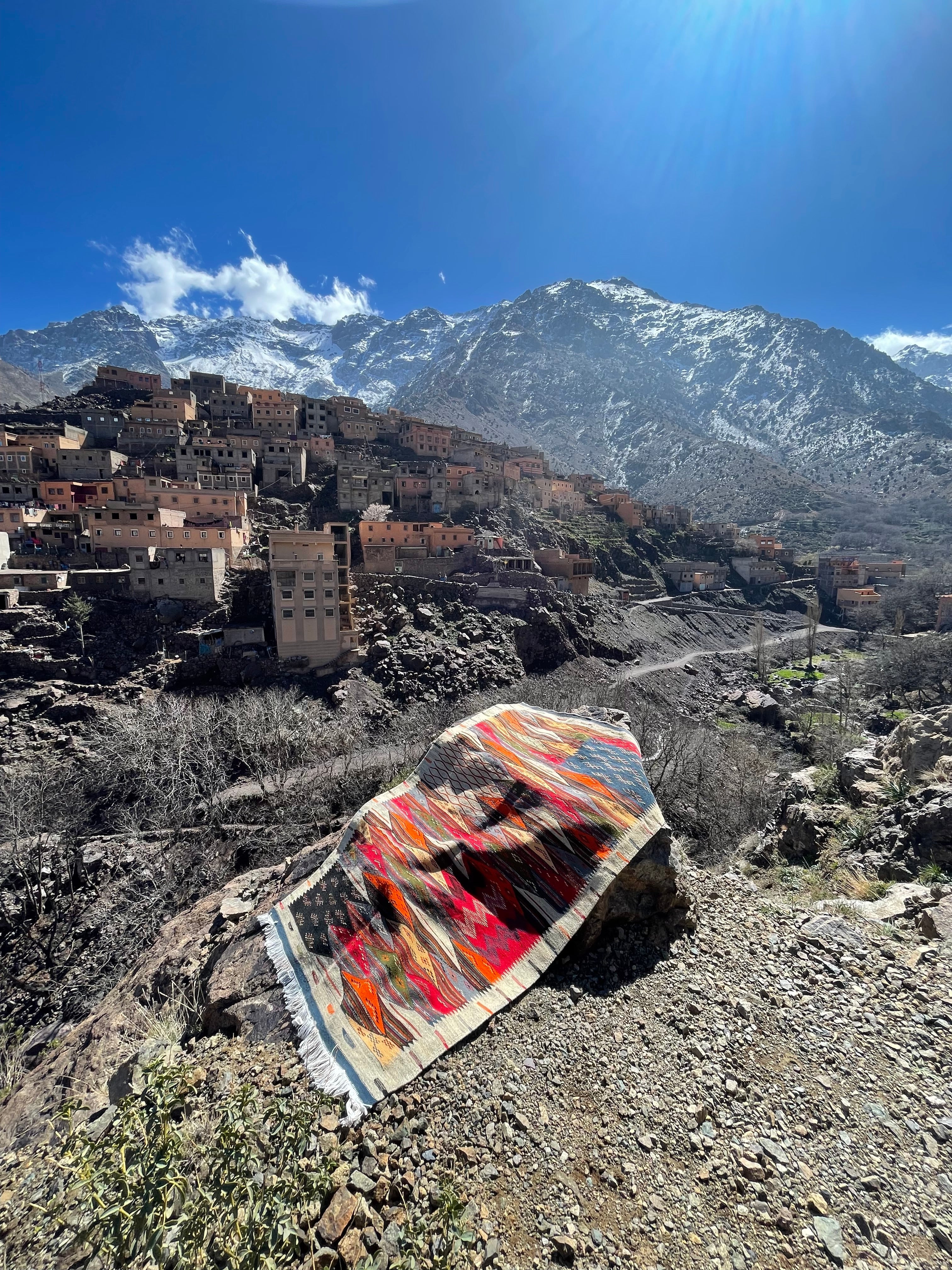 Authentic Moroccan Berber Kilim Rug  Picasso Taznakht T63. Handmade tribal rug, expertly woven with traditional craftsmanship 150x100 cm