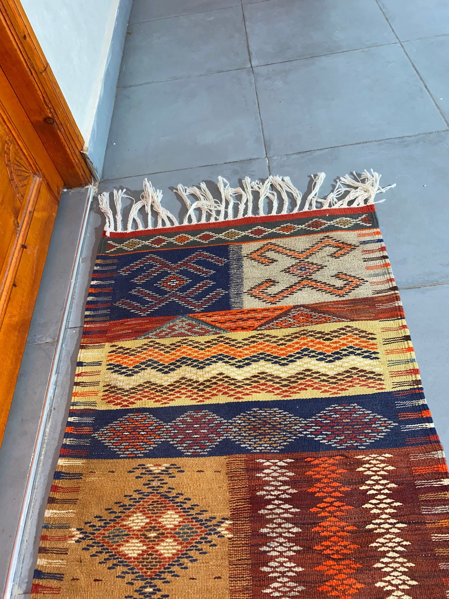 Moroccan  Kilim  handmade 100%wool berber  rugs. size is 165x063 cm