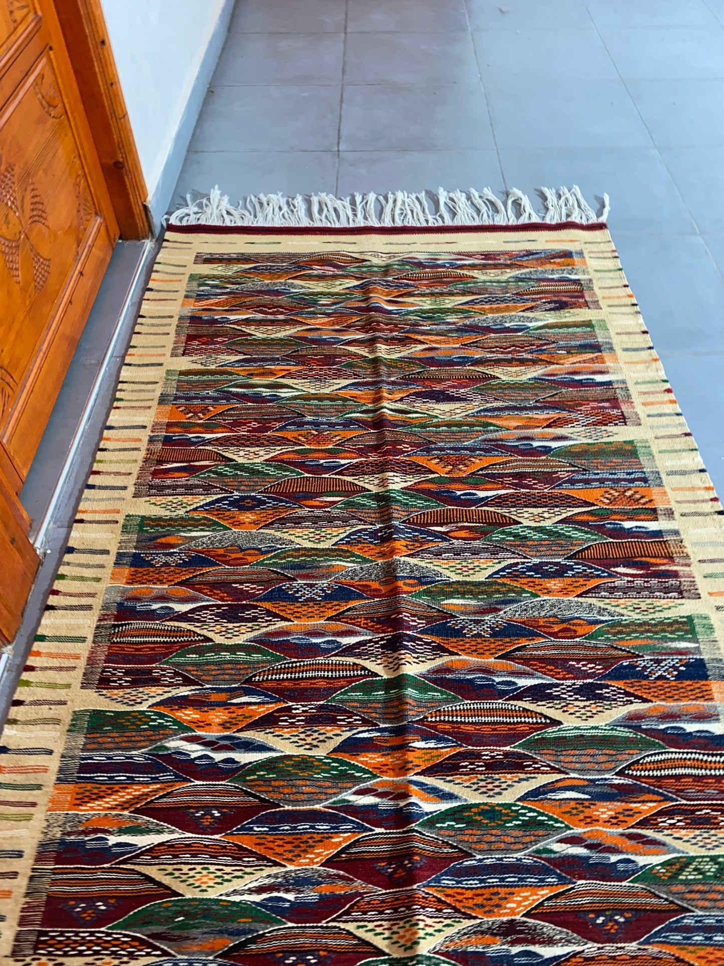 Moroccan  Kilim  handmade 100%wool berber  rugs. size is 210x110 cm