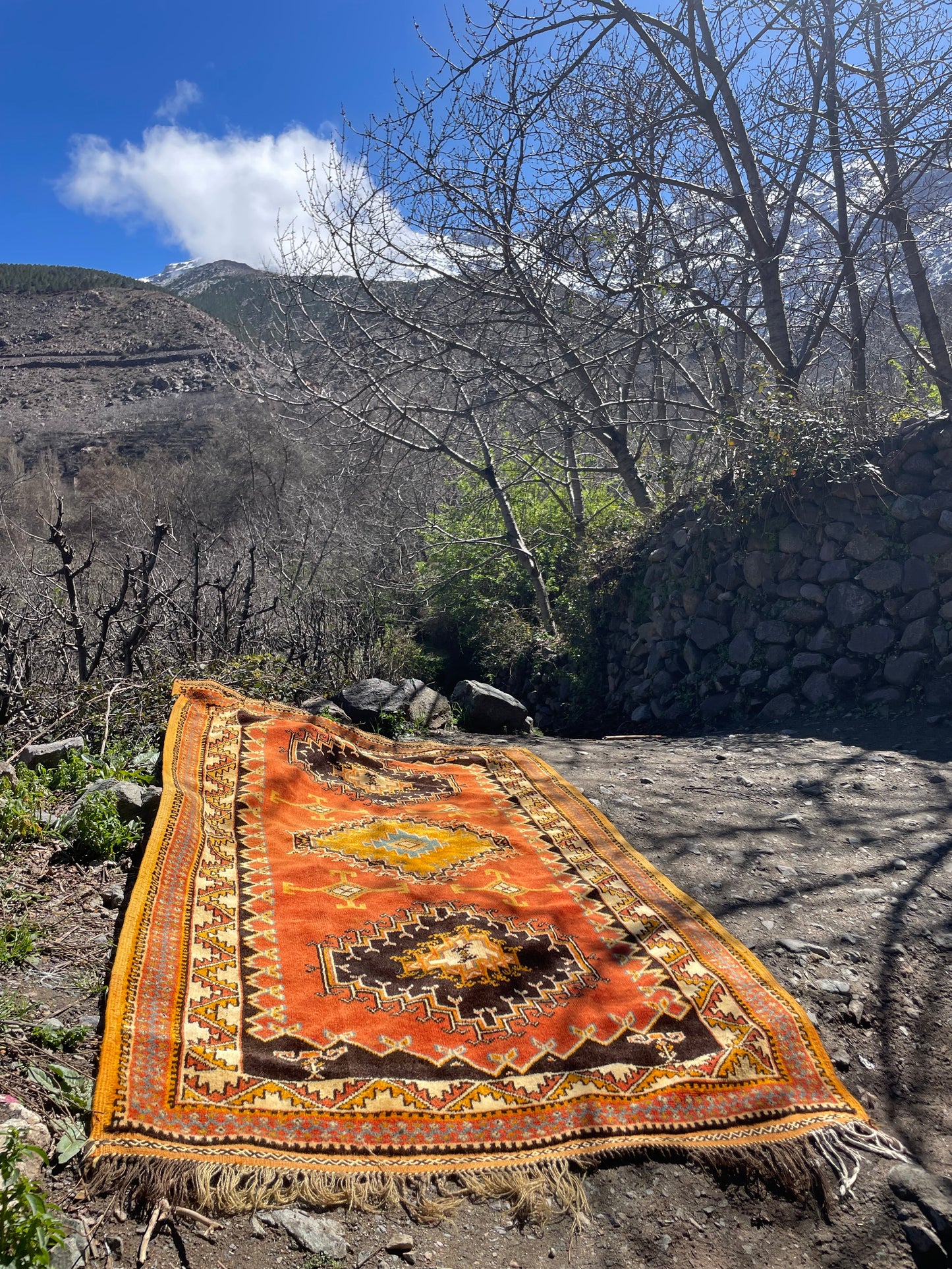 Morocco rugs, vintage handmade wool, this rug online, for sell, Available to ship, 100% wool, Size is 252x154 cm