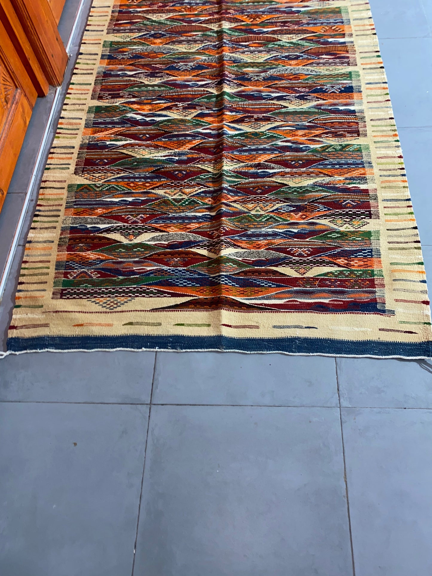 Moroccan  Kilim  handmade 100%wool berber  rugs. size is 210x110 cm