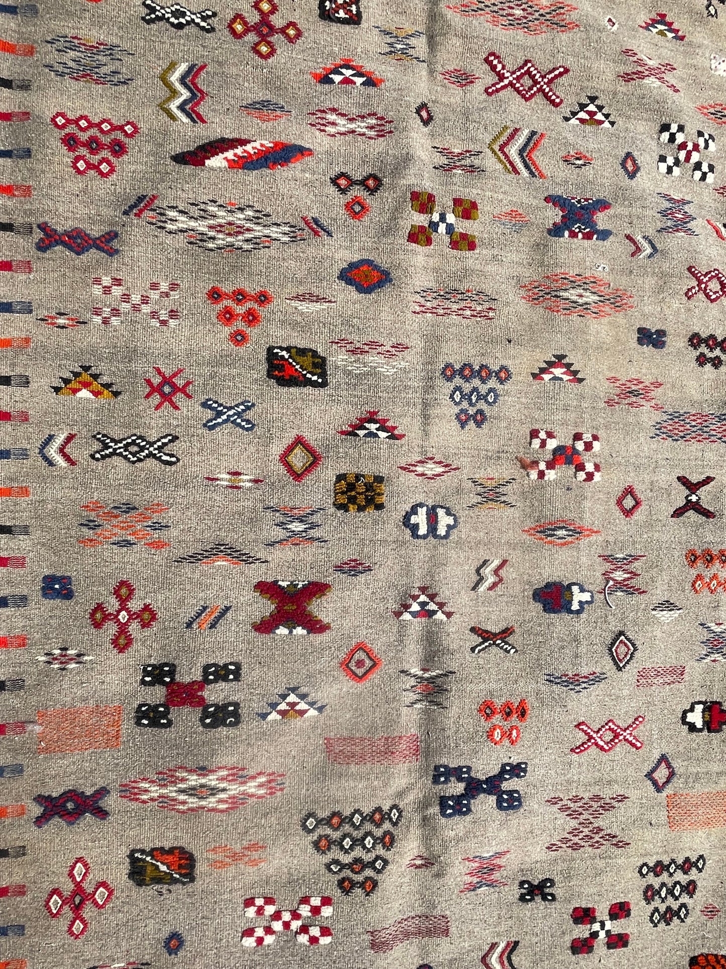 Authentic Moroccan Berber Kilim Rug  Picasso Taznakht T63. Handmade tribal rug, expertly woven with traditional craftsmanship 200x120 cm