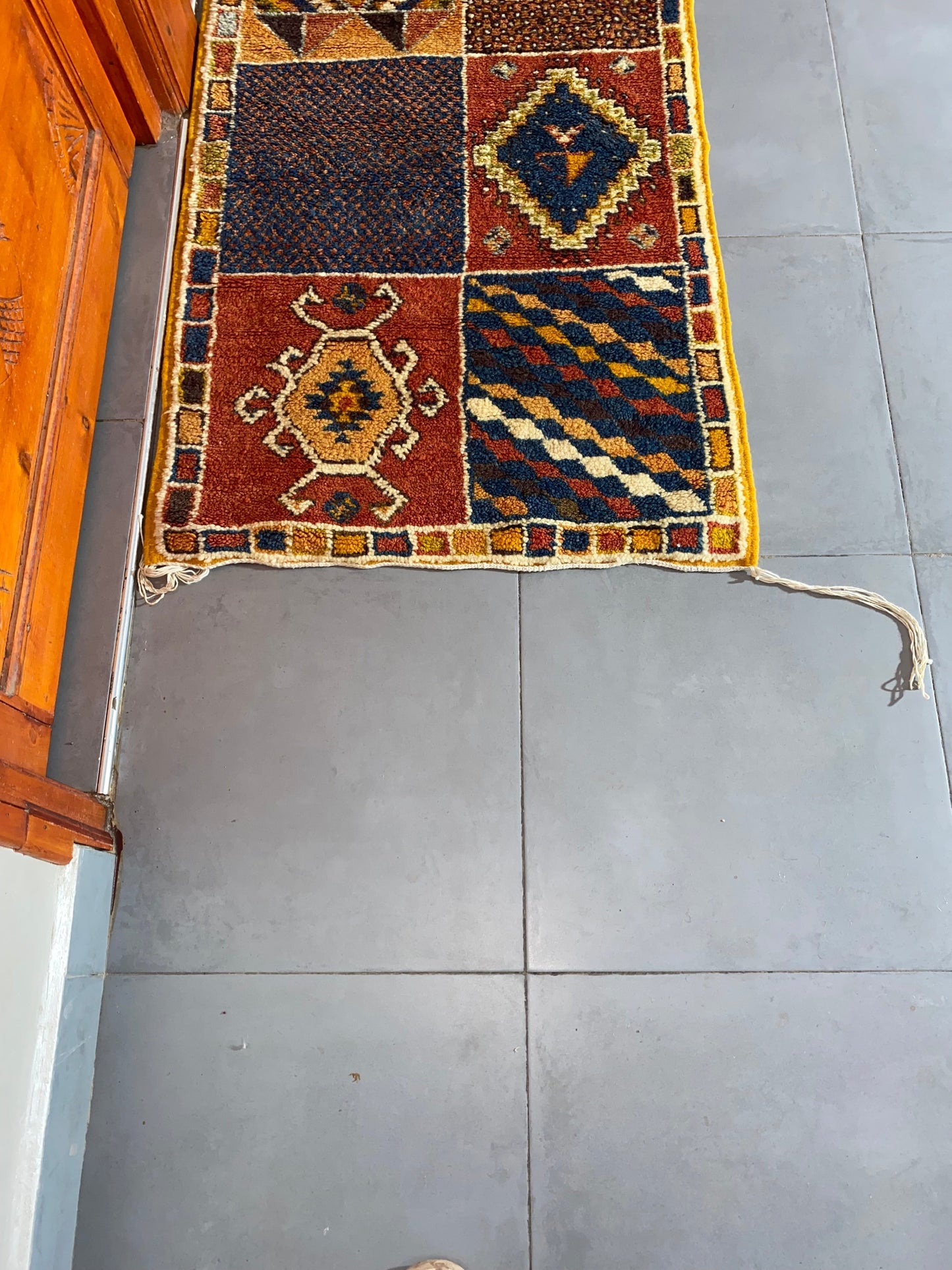 Moroccan  Kilim  handmade 100%wool berber  rugs. size is 135x070 cm