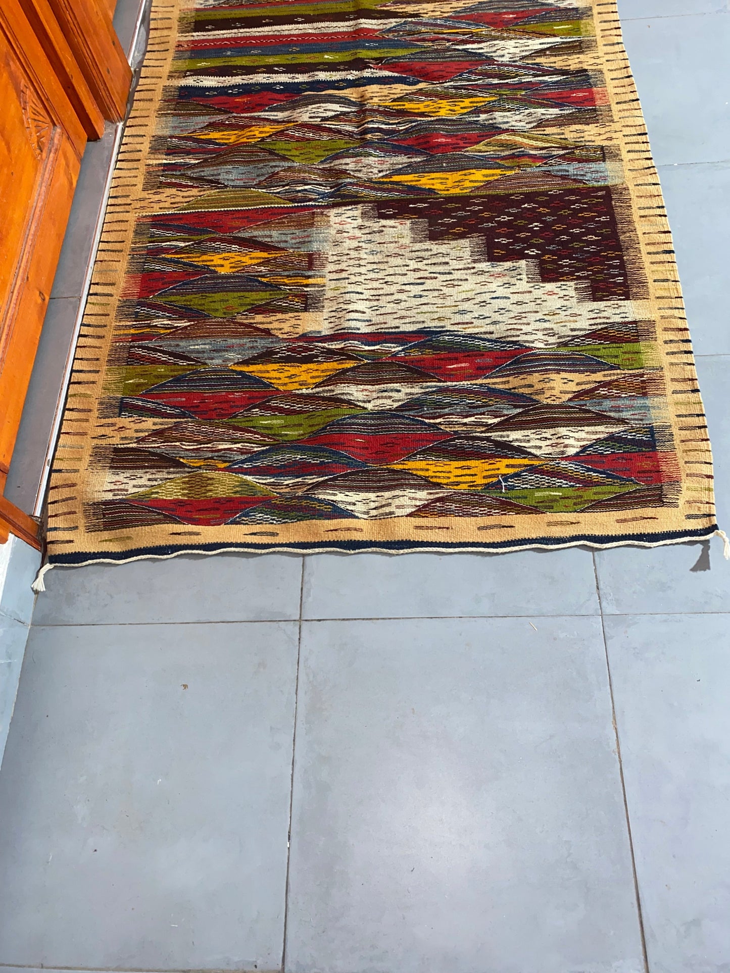 Moroccan  Kilim  handmade 100%wool berber  rugs. size is 210x110 cm