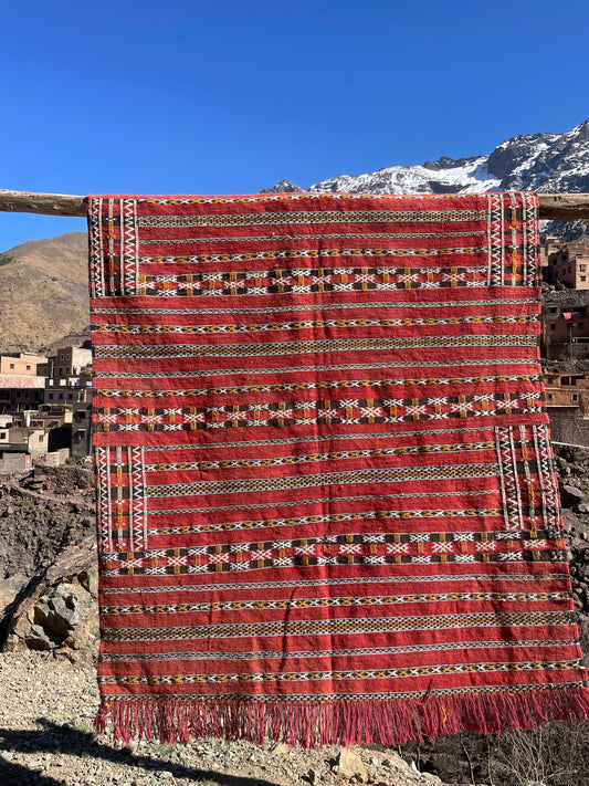 Moroccan kilim rug - Vintage Moroccan rug - flatweave berber rug - kilim rug - hanbel rug - Zemmour tribe. Size 230x110 cm