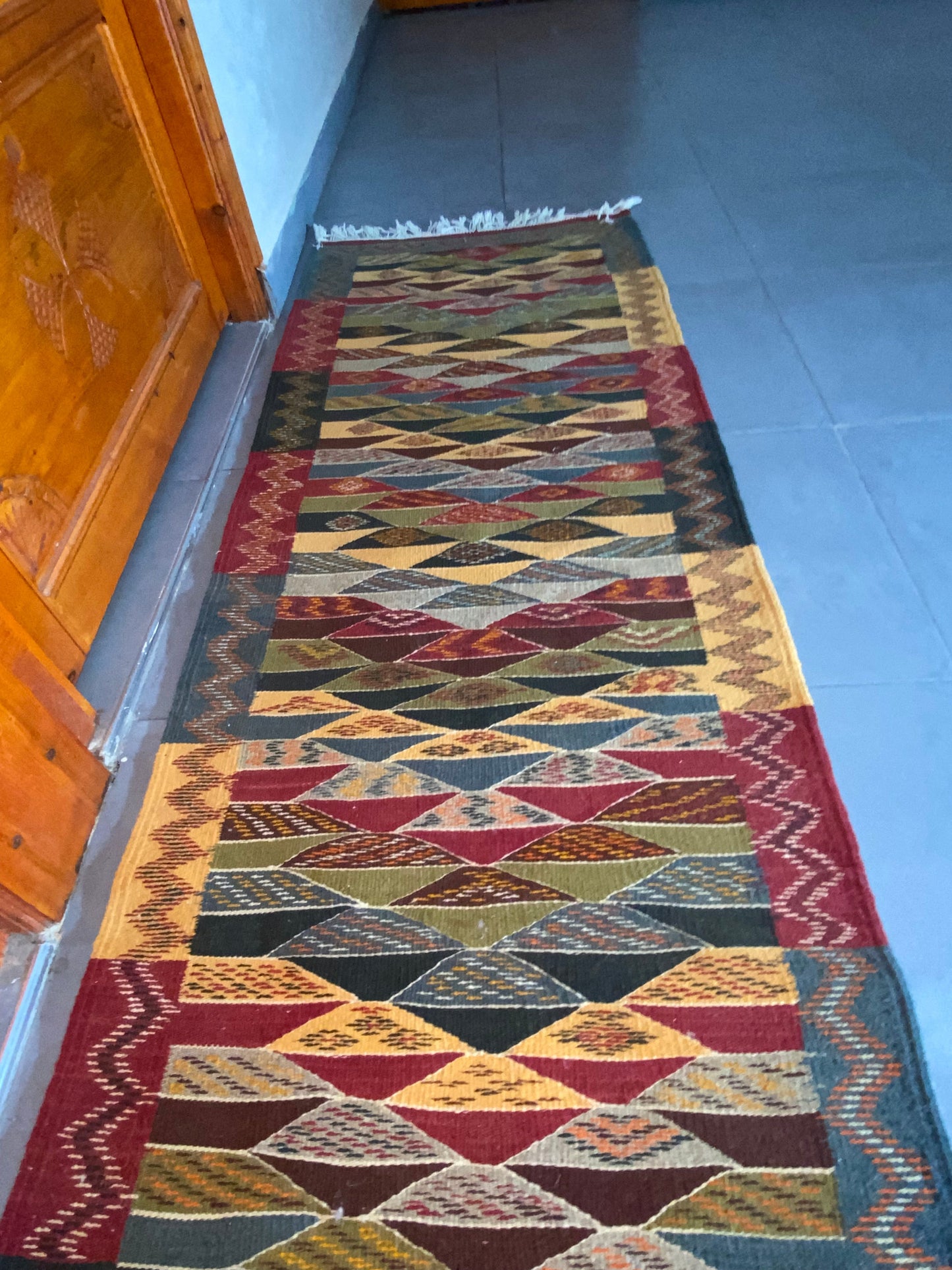 Moroccan  Kilim  handmade 100%wool berber  rugs.  size is  295x070 cm