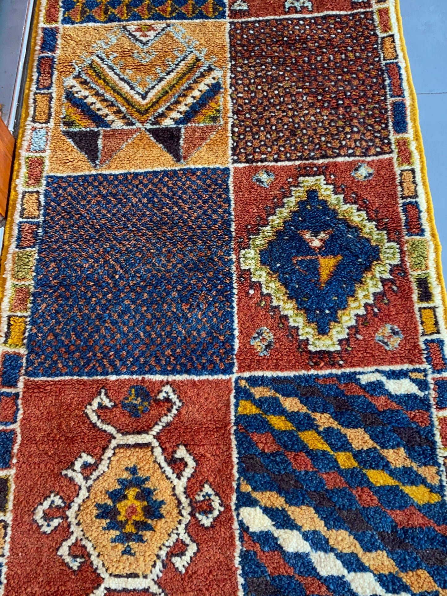 Moroccan  Kilim  handmade 100%wool berber  rugs. size is 135x070 cm