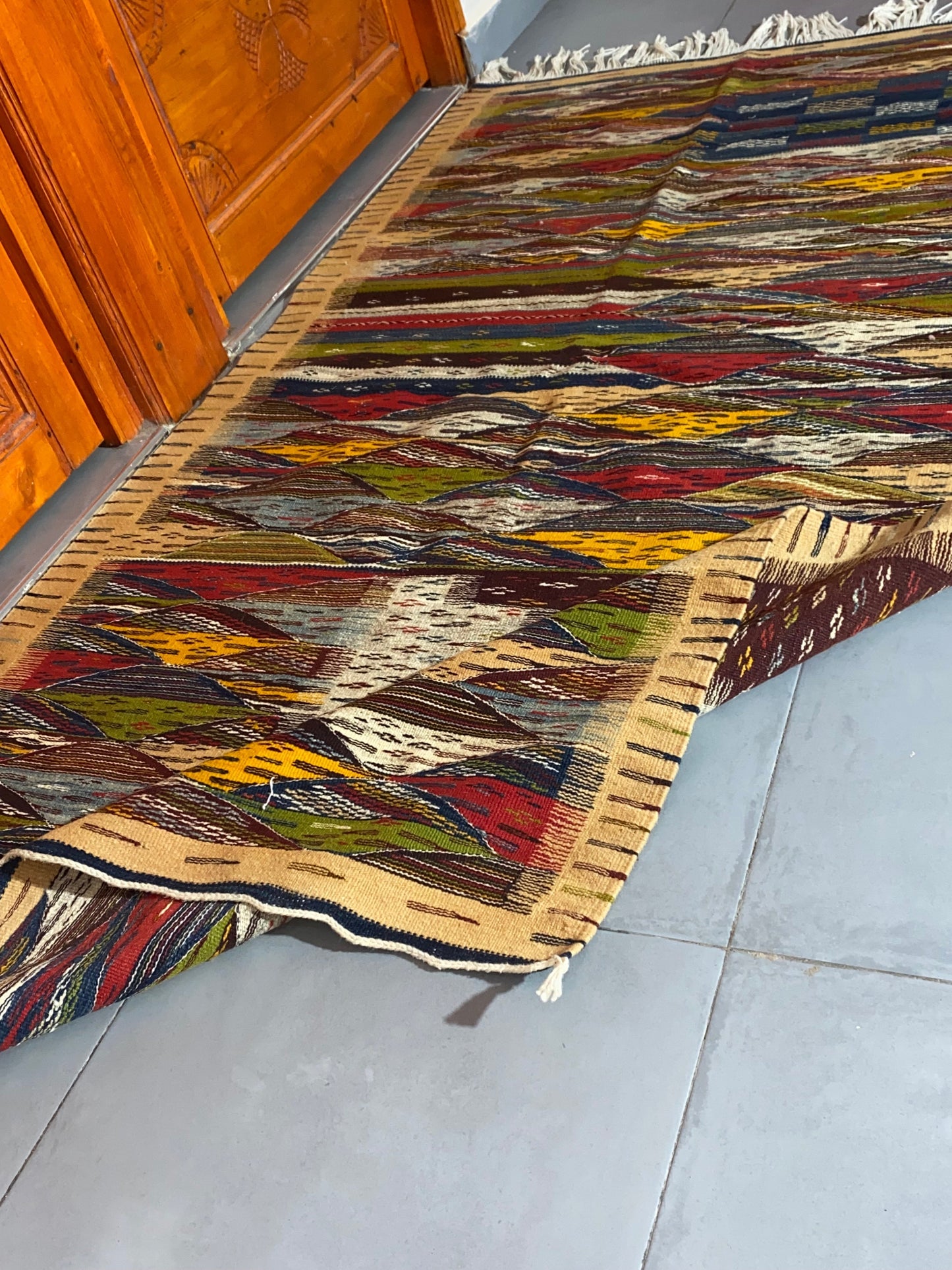 Moroccan  Kilim  handmade 100%wool berber  rugs. size is 210x110 cm