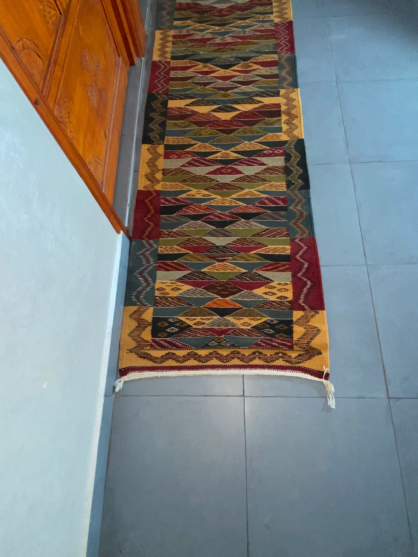 Moroccan  Kilim  handmade 100%wool berber  rugs.  size is  295x070 cm