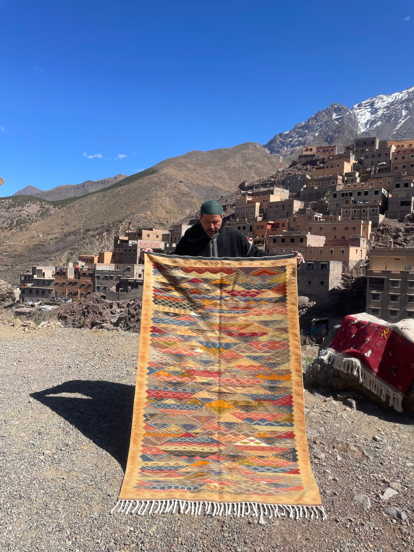 Authentic Moroccan Berber Kilim Rug  Picasso Taznakht T63. Handmade tribal rug, expertly woven with traditional craftsmanship 150x100 cm