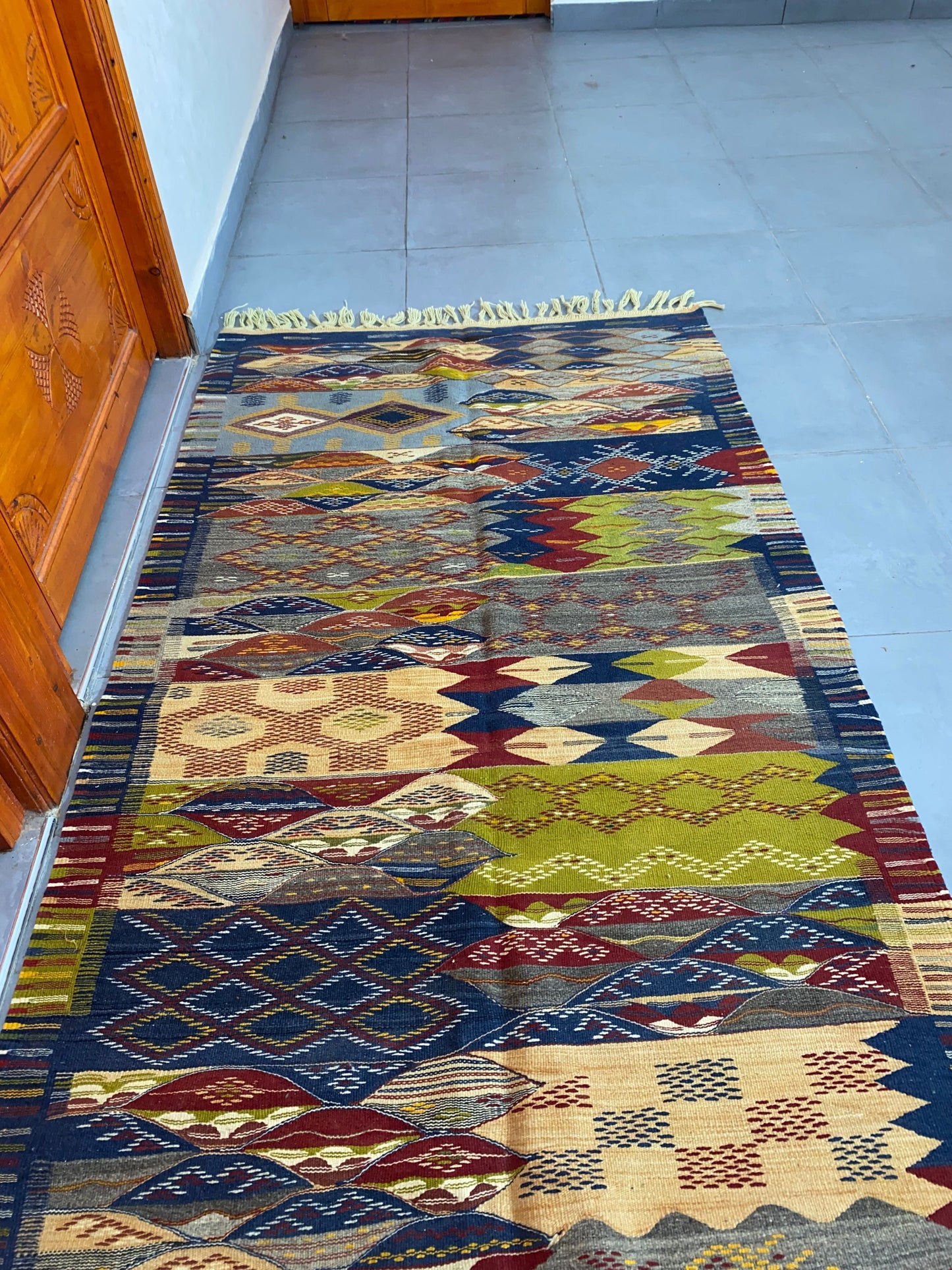 Moroccan  Kilim  handmade 100%wool berber  rugs size is 210x110 cm