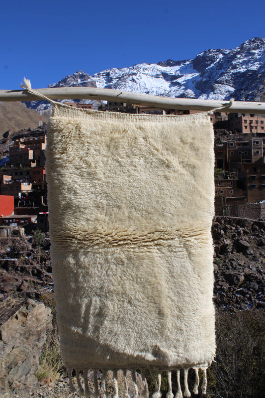 Authentic Beni Imlil Moroccan Rug – Thick Wool Ivory Carpet – Handmade in Atlas Mountains size 120x70 cm