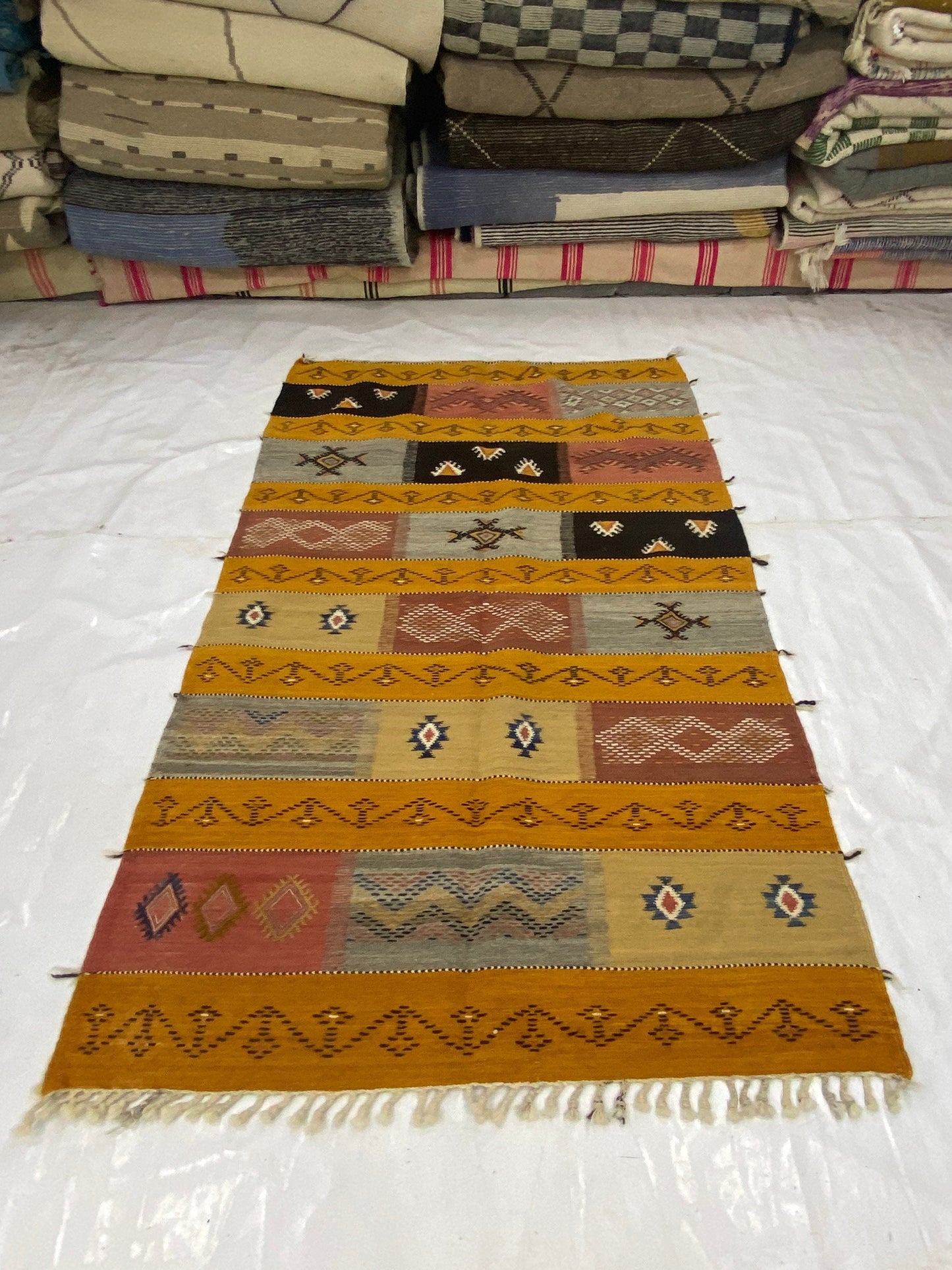 Moroccan carpet Berber rug handmade carpet’s woman’s woven rugs %wool handcrafted.   Size 220x230 cm